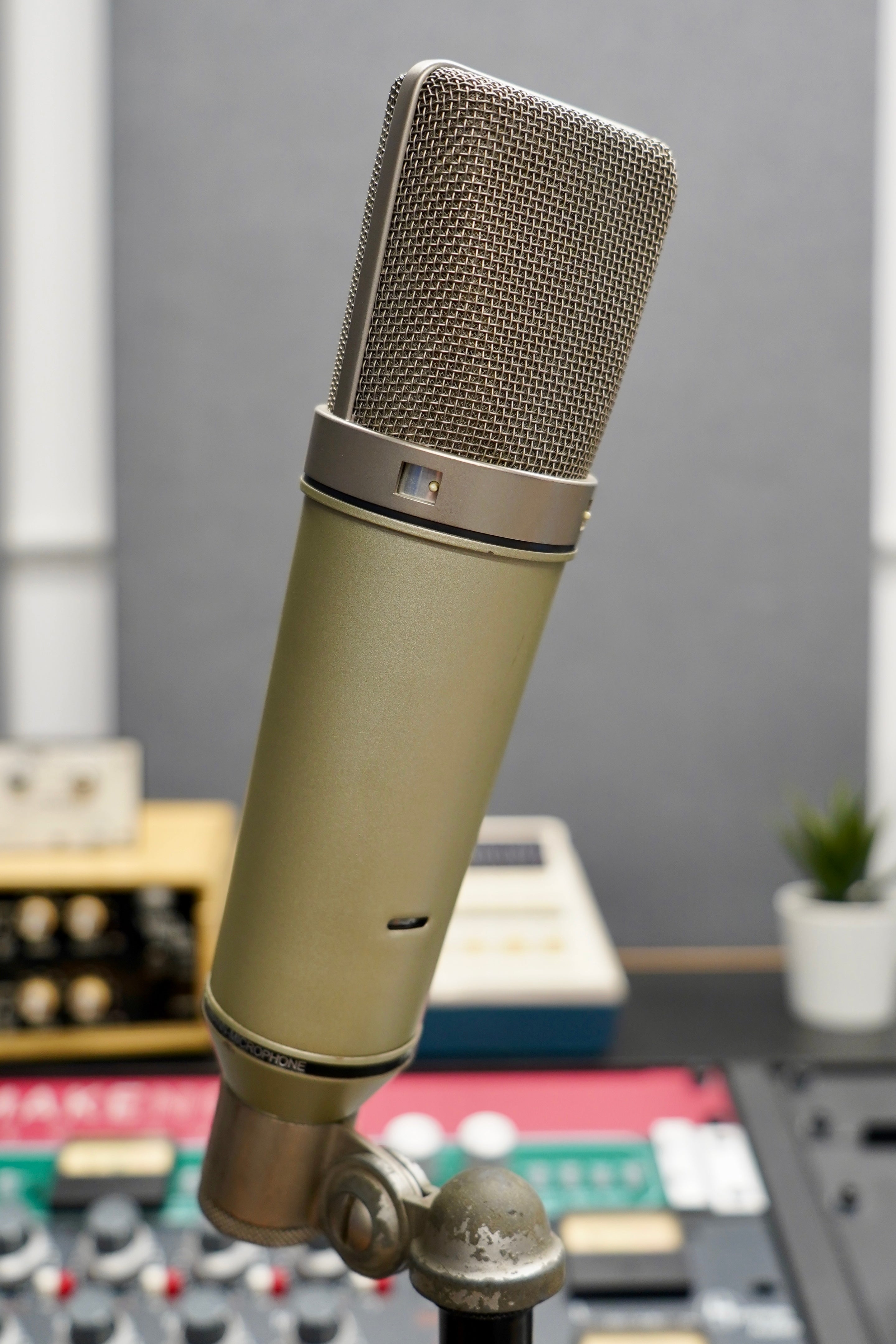Neumann U87 (1975)