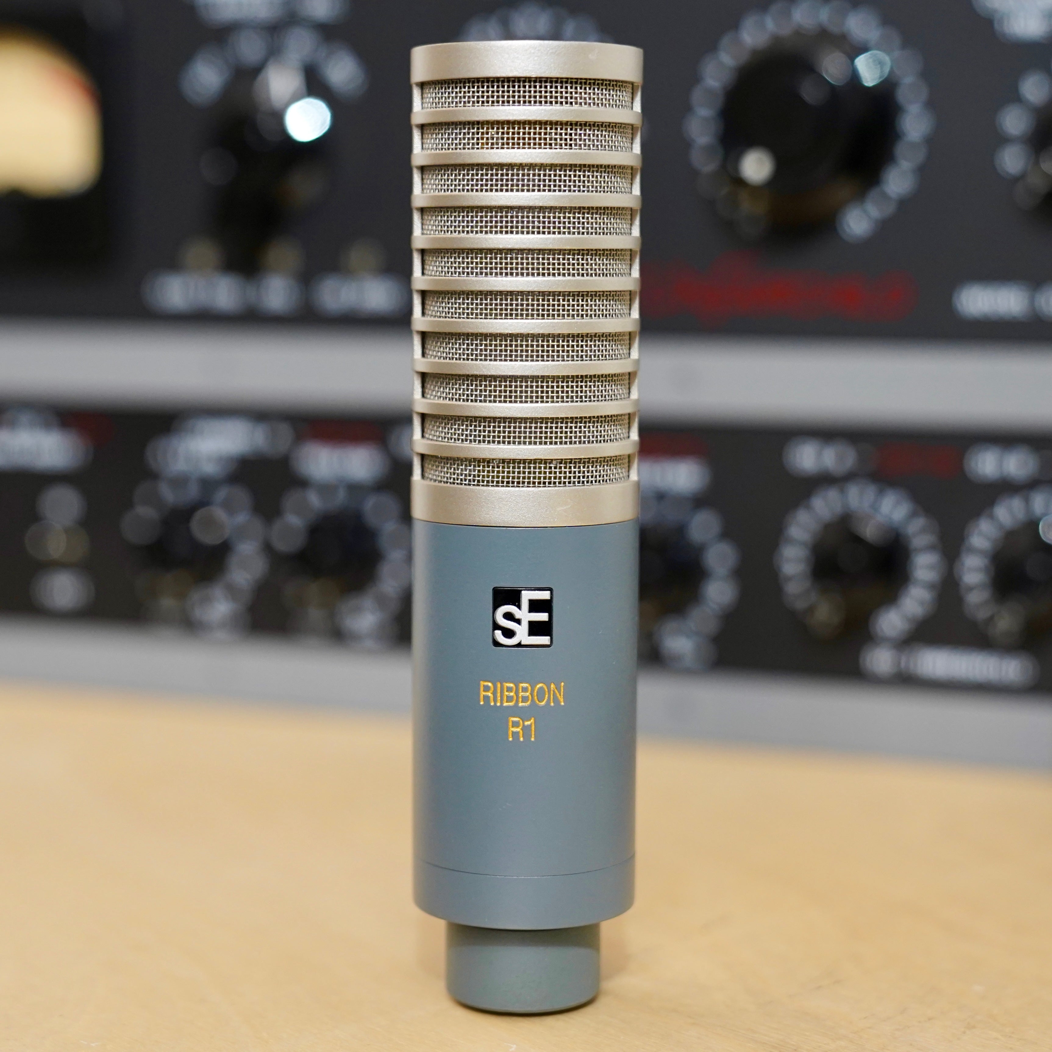 sE Electronics R1 Ribbon Microphone