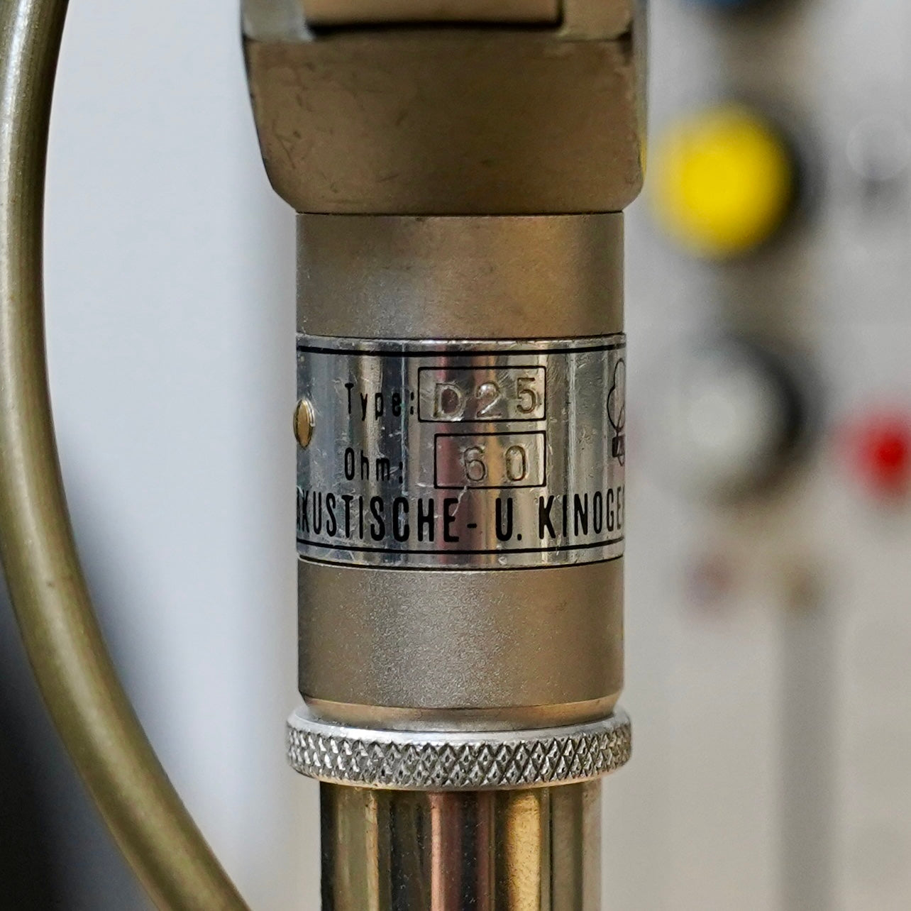 AKG D25