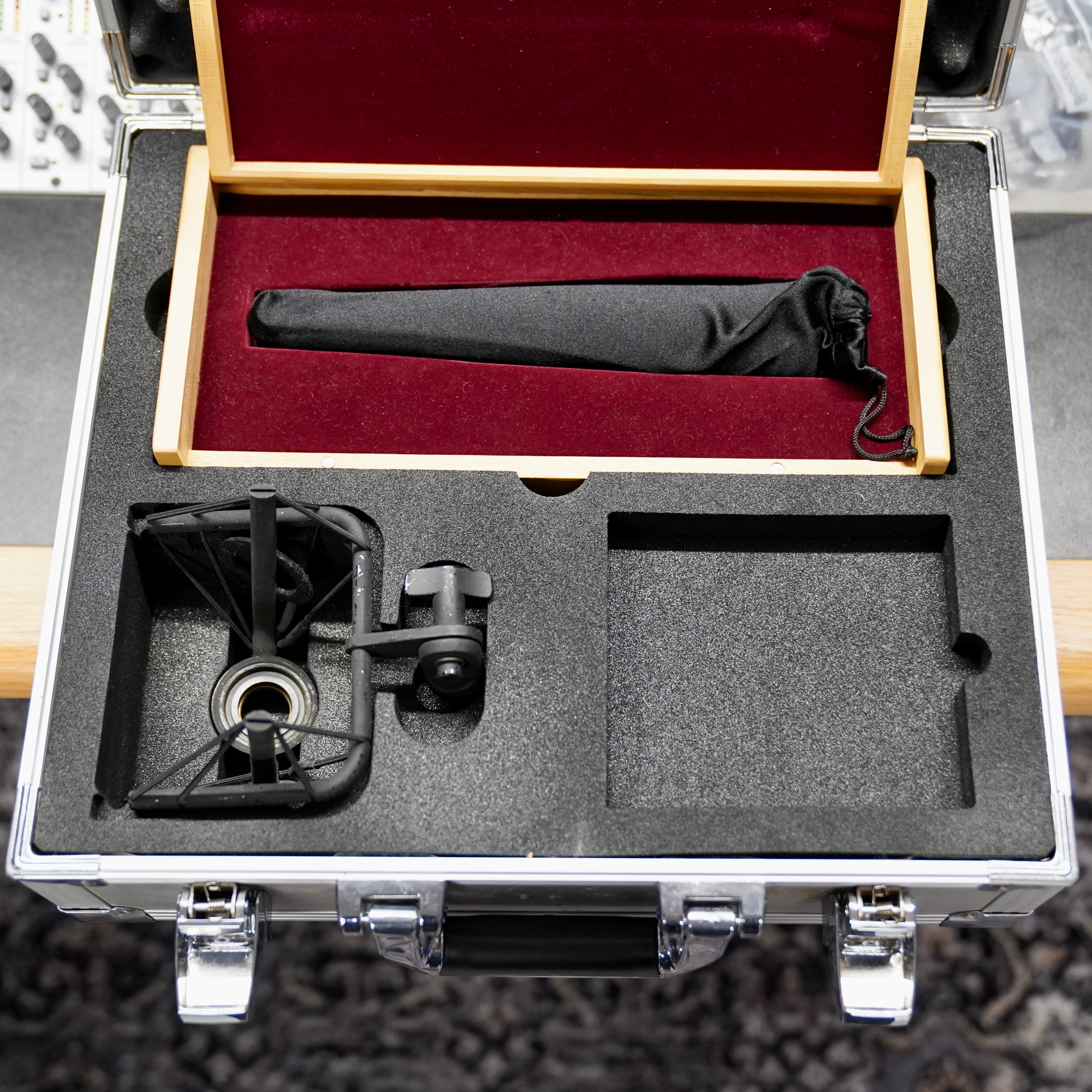 sE Electronics RNR1 Ribbon Microphone