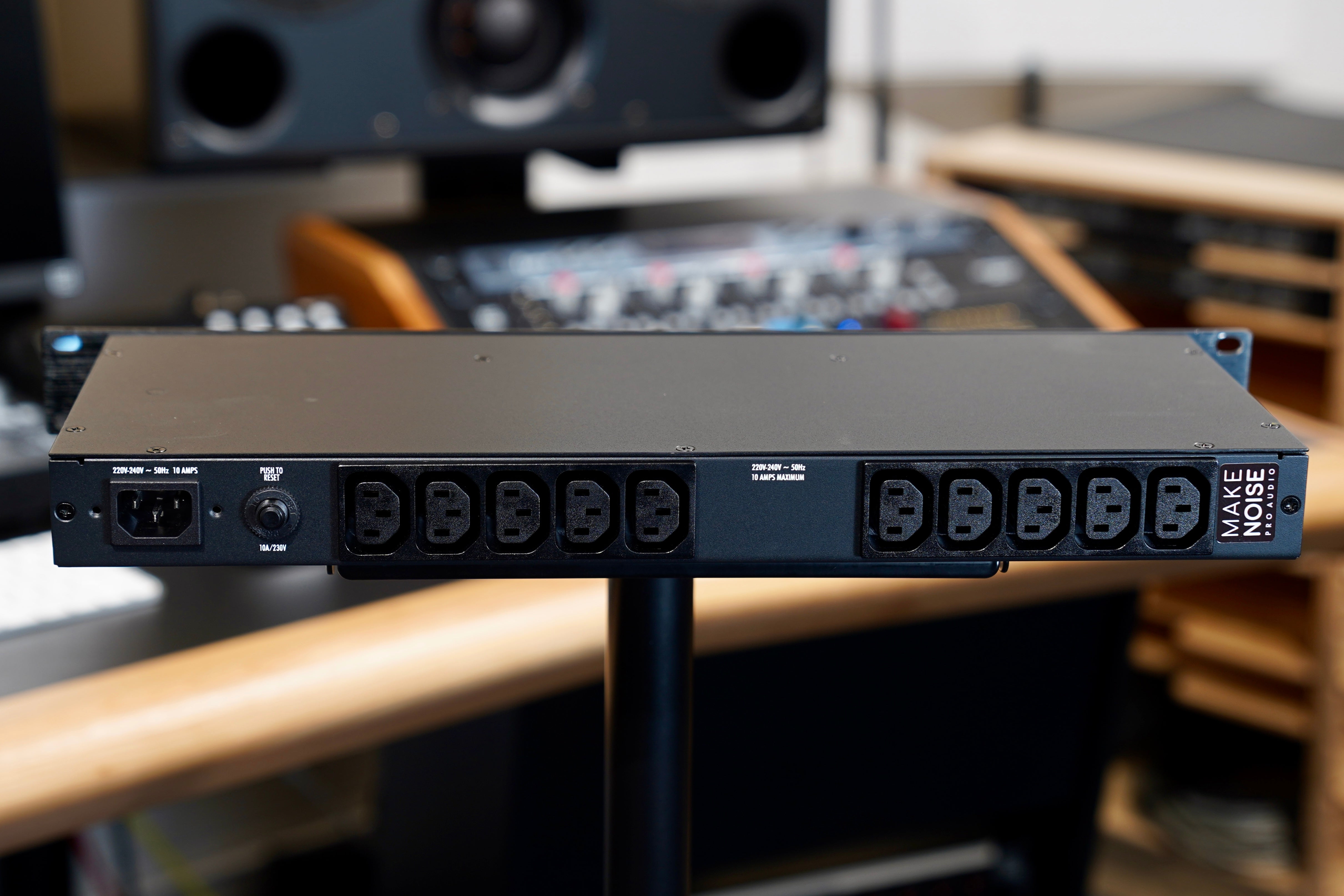 Furman M-10Lx-E Power Conditioner