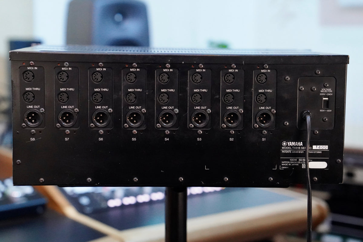 Yamaha TX816 MIDI Rack