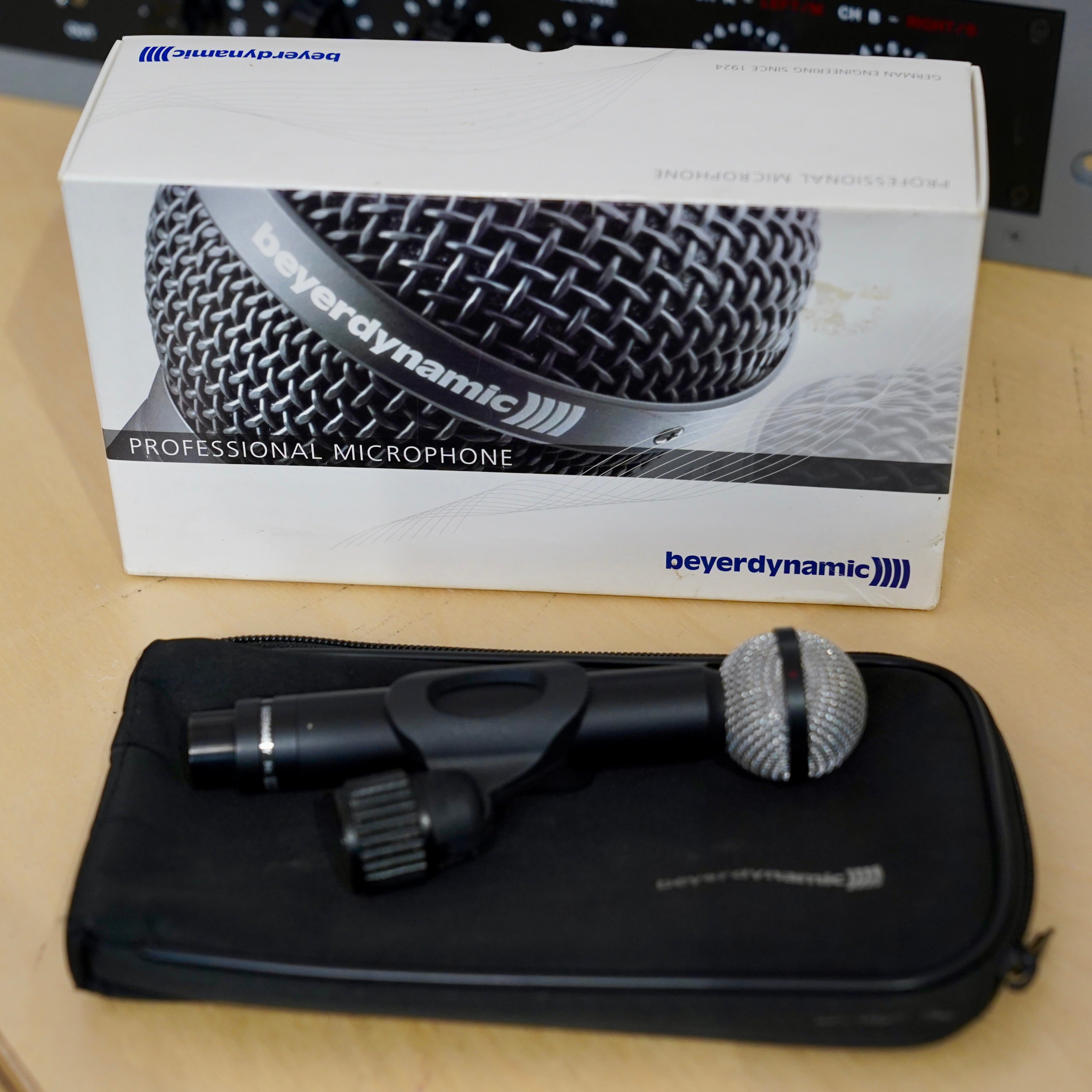 Beyerdynamic M160 Double Ribbon Microphone
