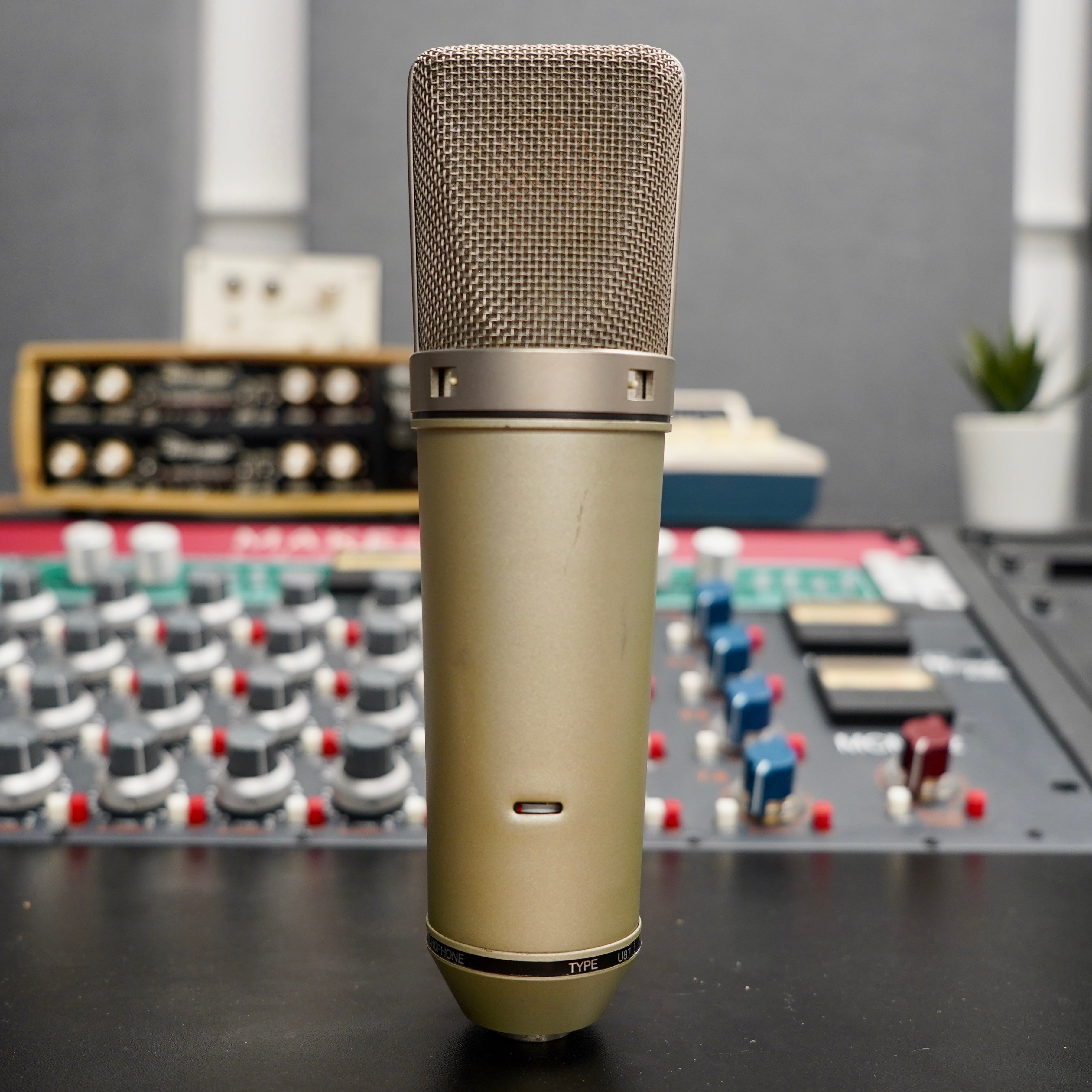 Neumann U87 (1975)