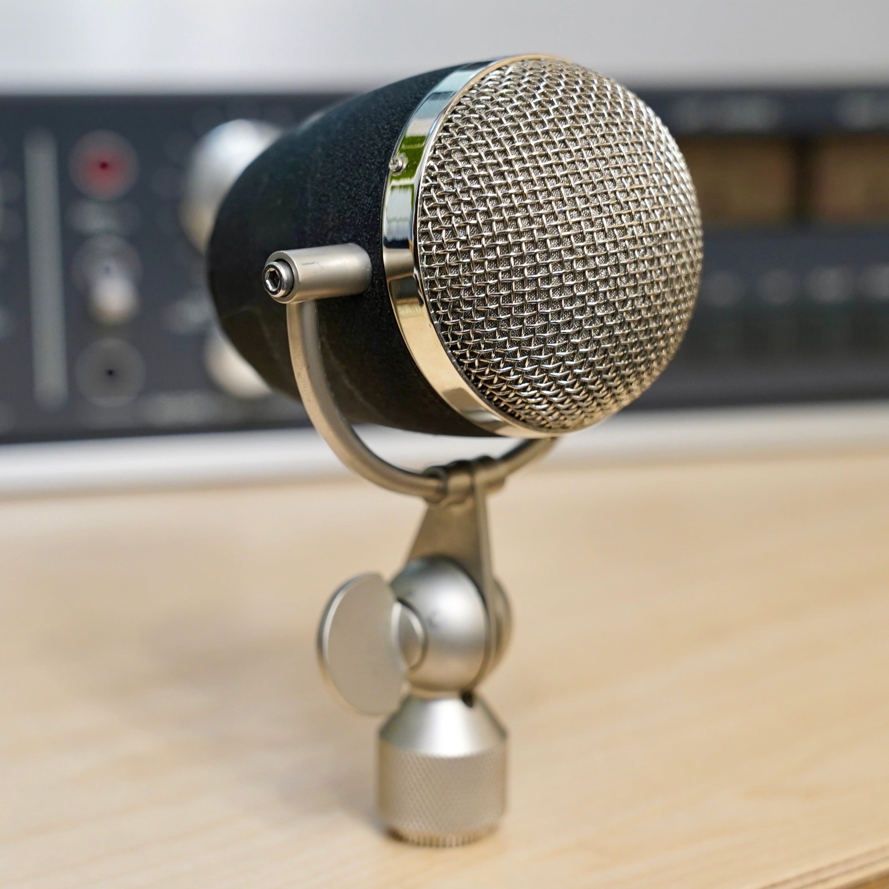 Electro-Voice Raven Cardioid Dynamic Microphone