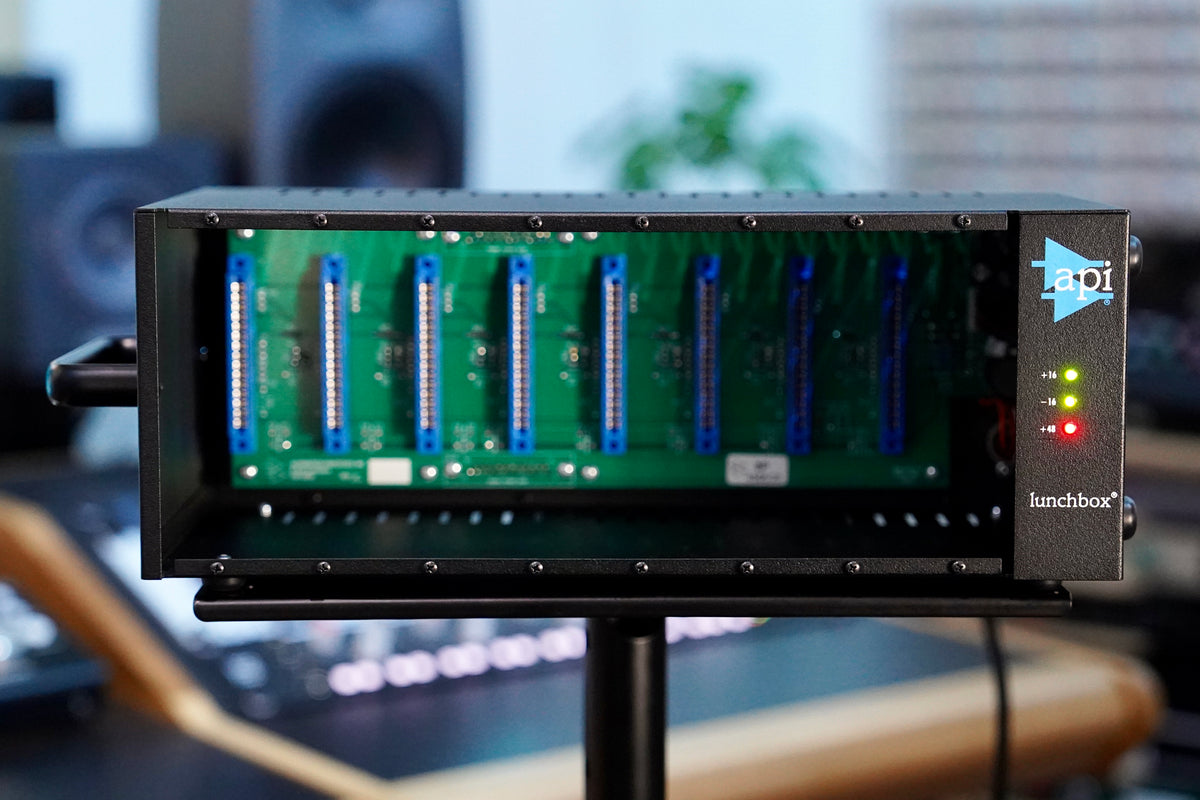 API 500-8P 500 Series Chassis