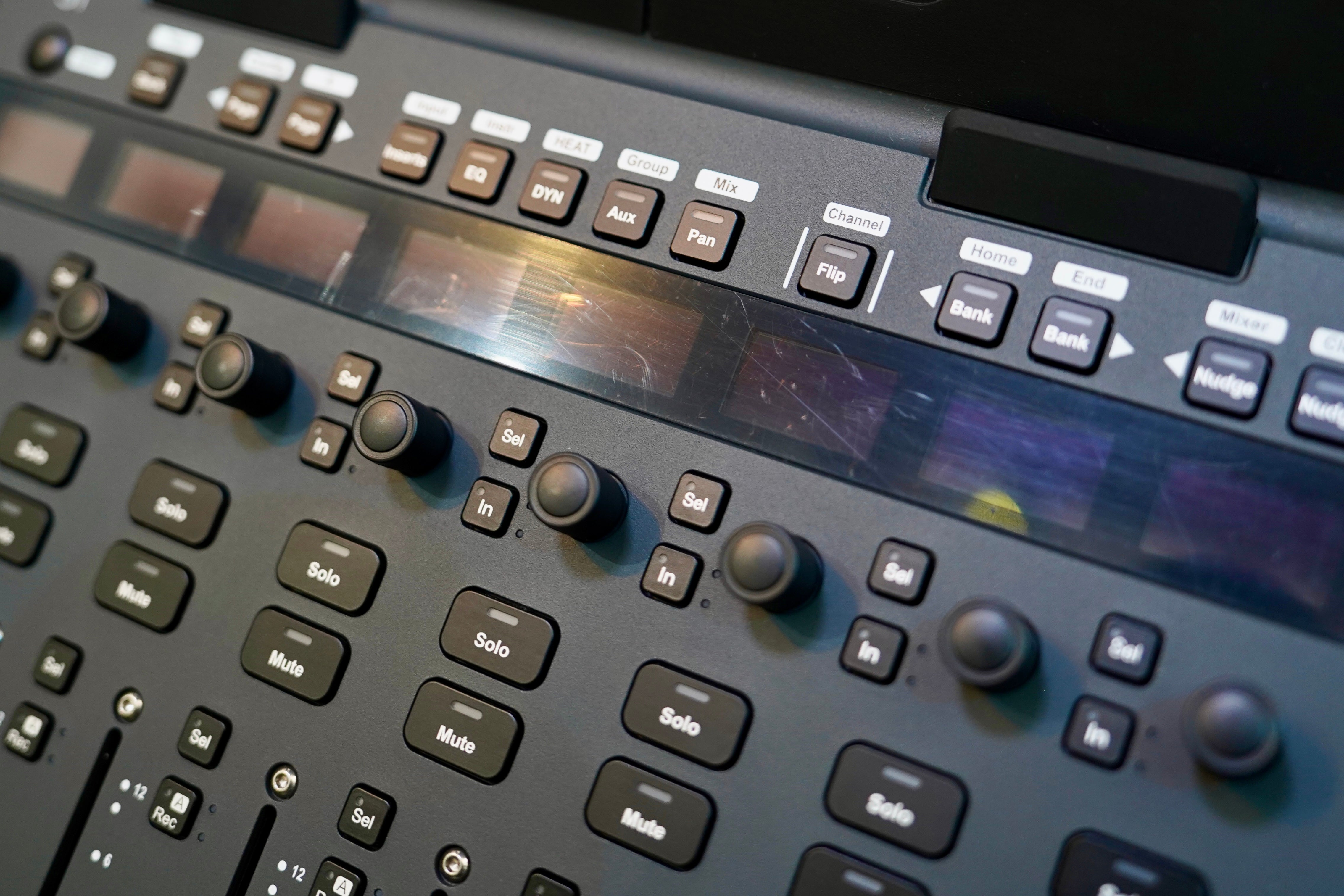 Avid S1 Controller