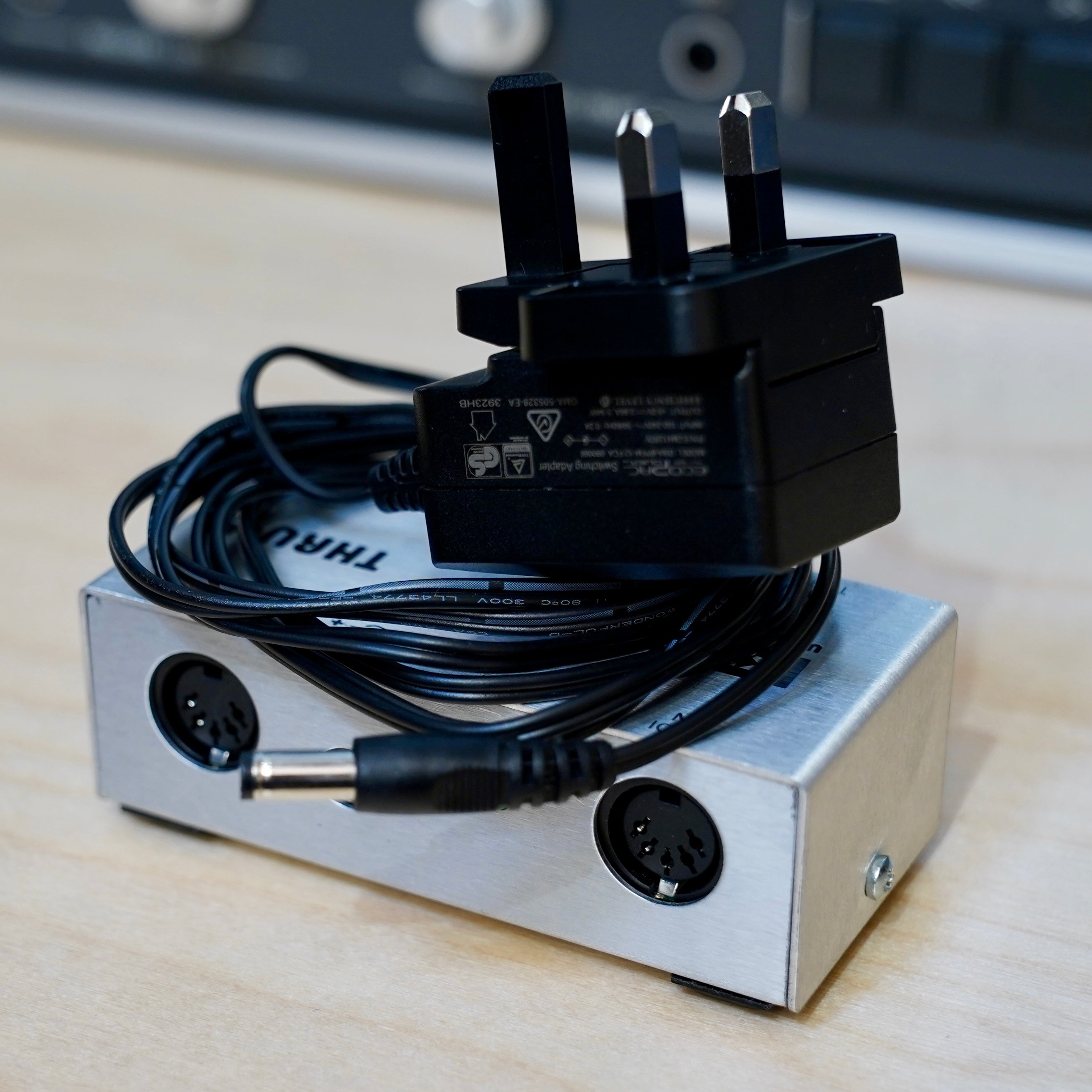 Kenton Thru-5 MIDI Thru Box