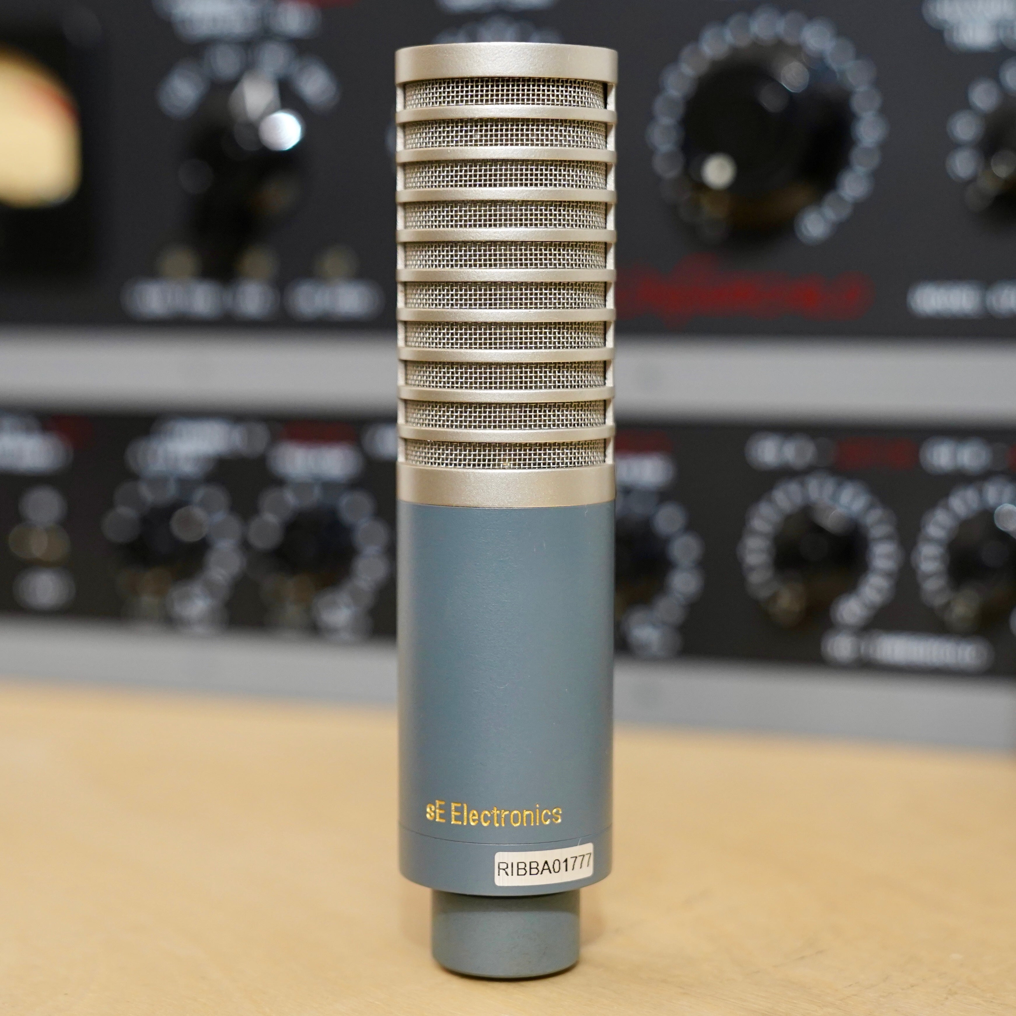 sE Electronics R1 Ribbon Microphone