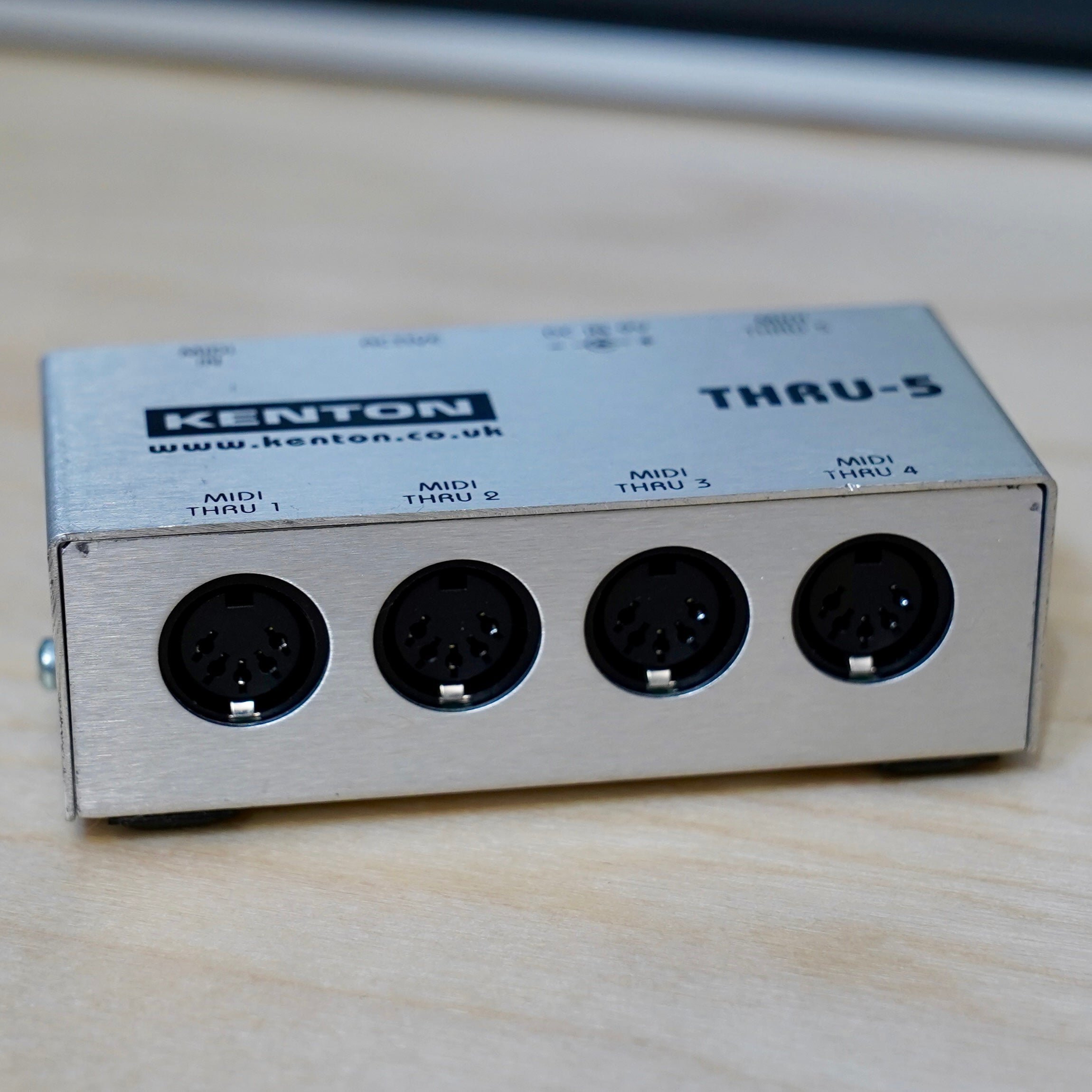 Kenton Thru-5 MIDI Thru Box