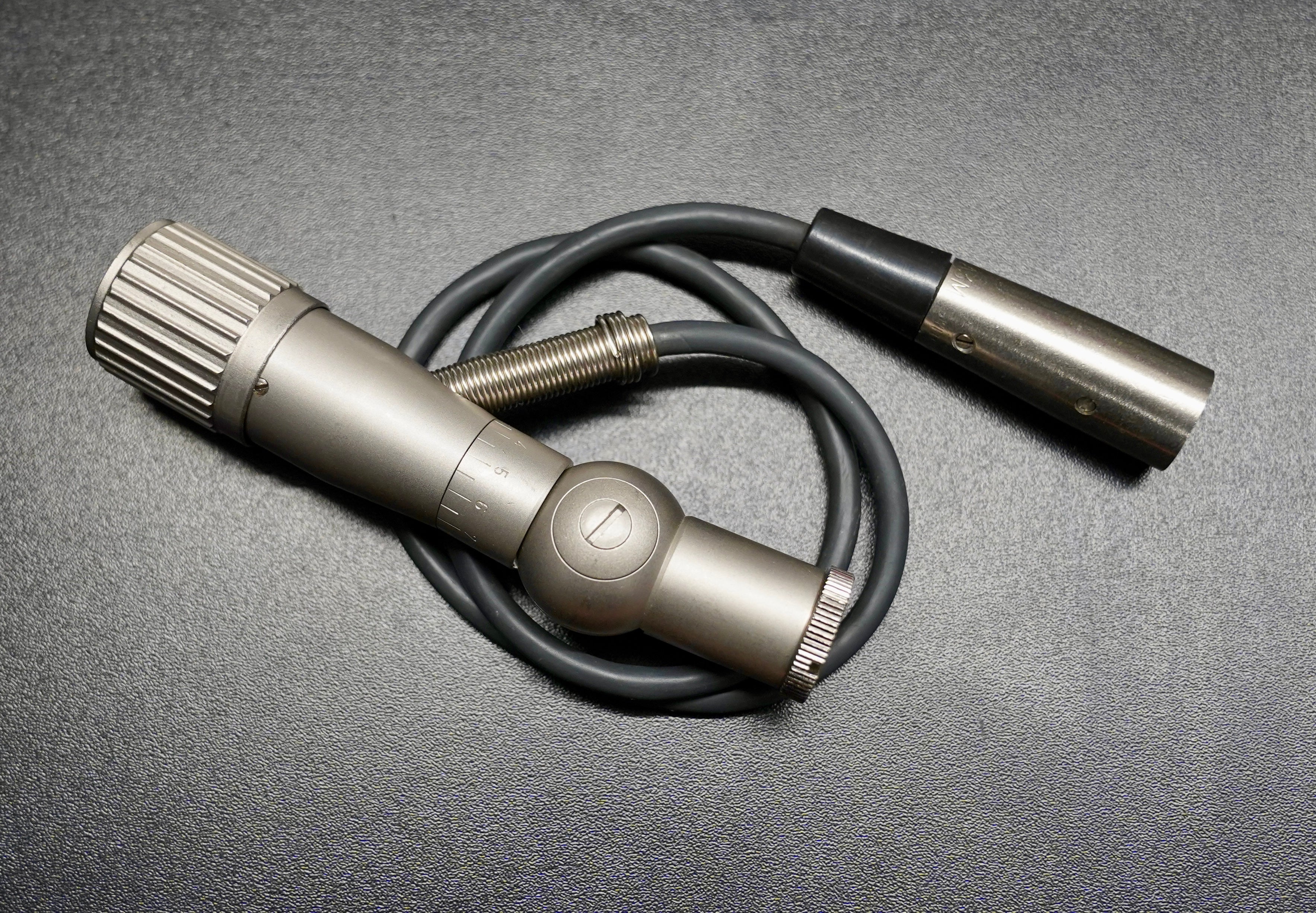 Neumann U87 (1977)