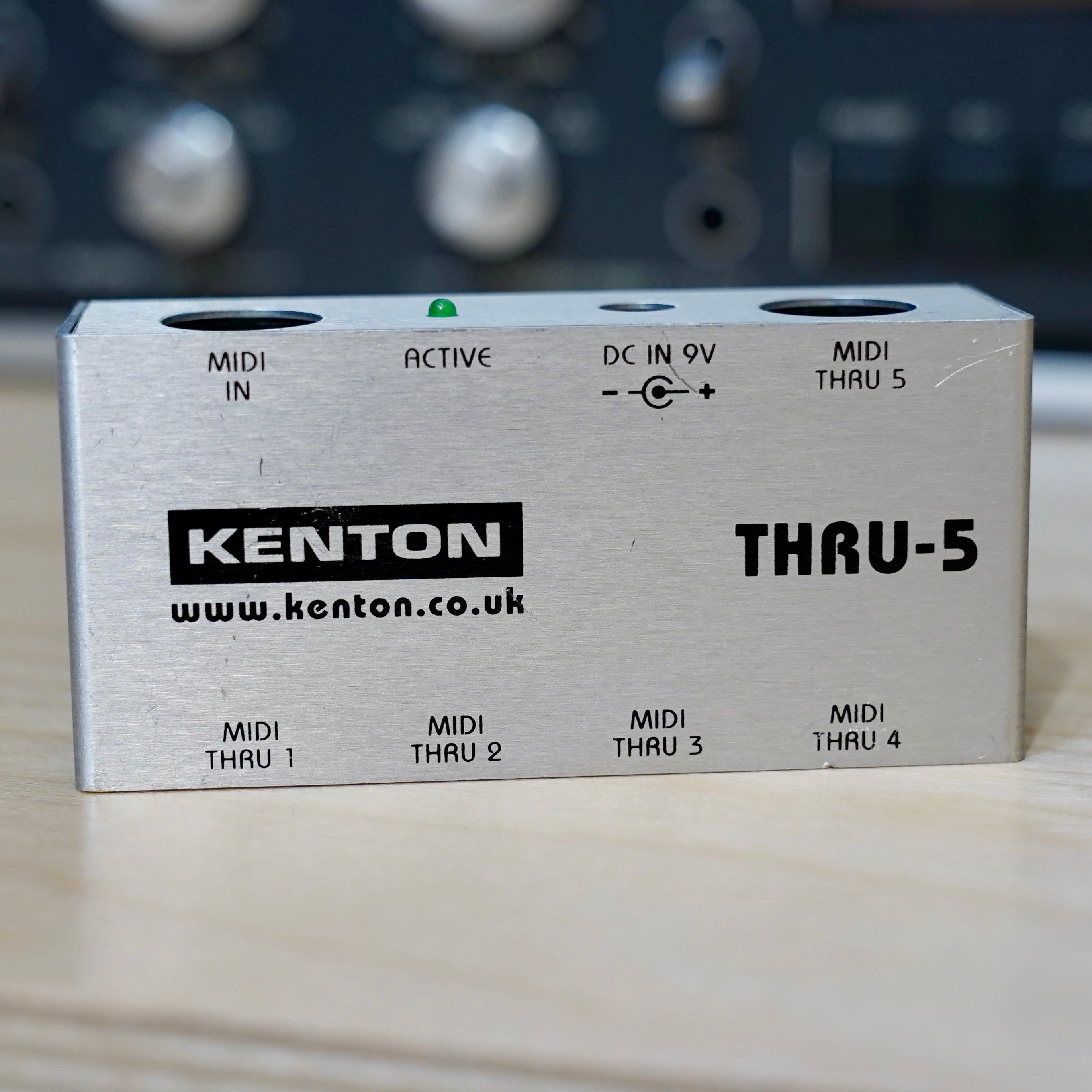 Kenton Thru-5 MIDI Thru Box