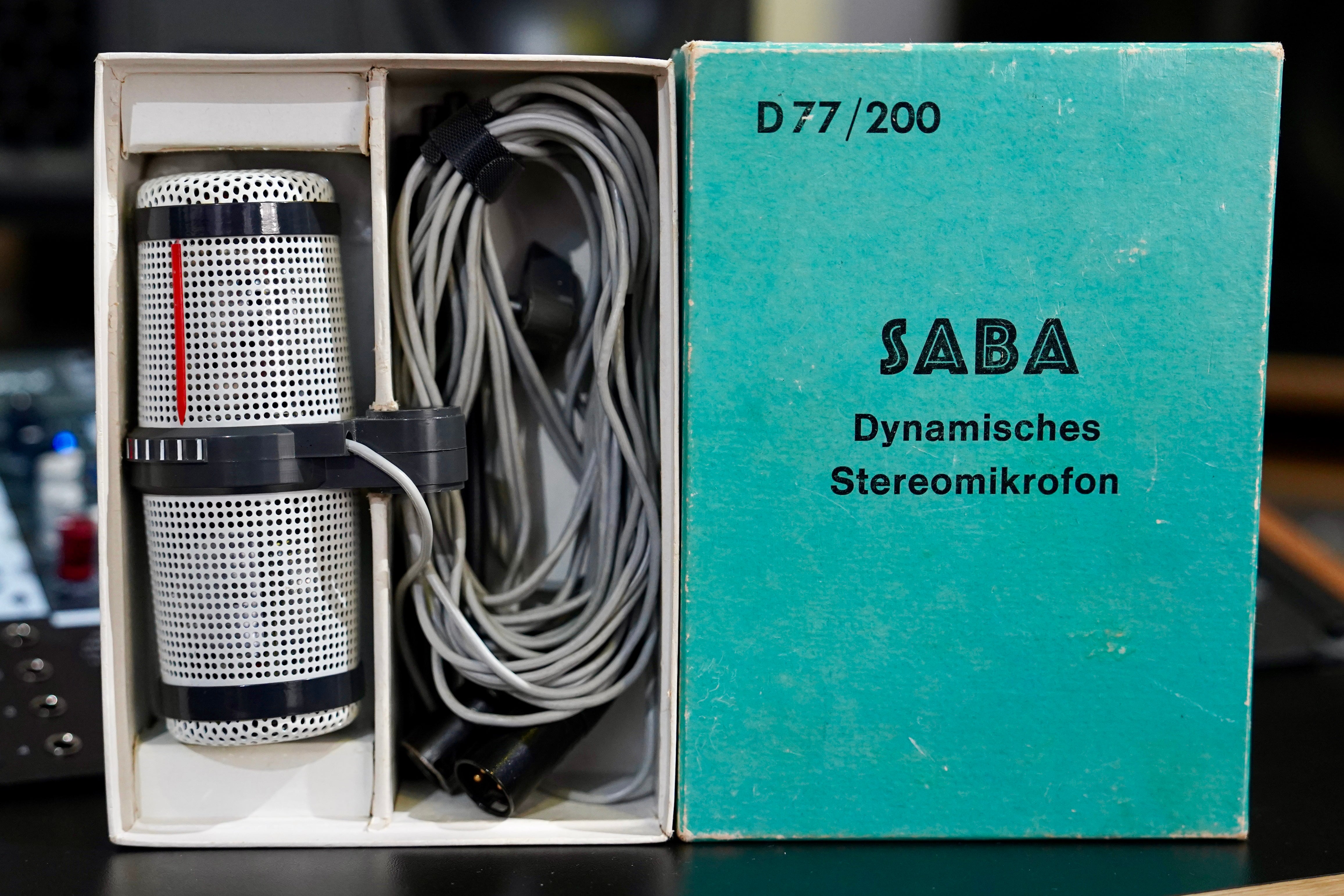 Saba (AKG) D-77/200