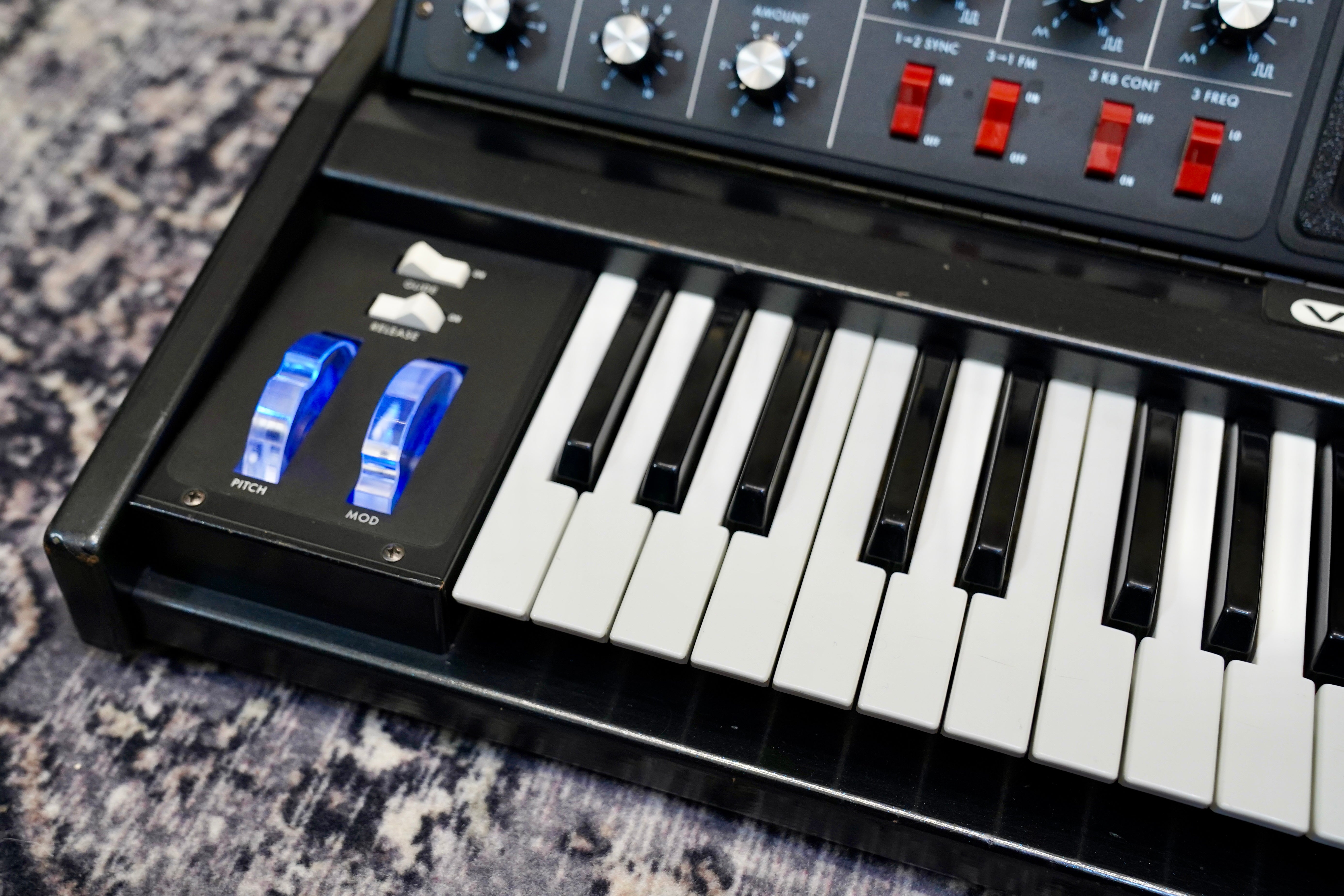 Moog Voyager Electric Blue Edition