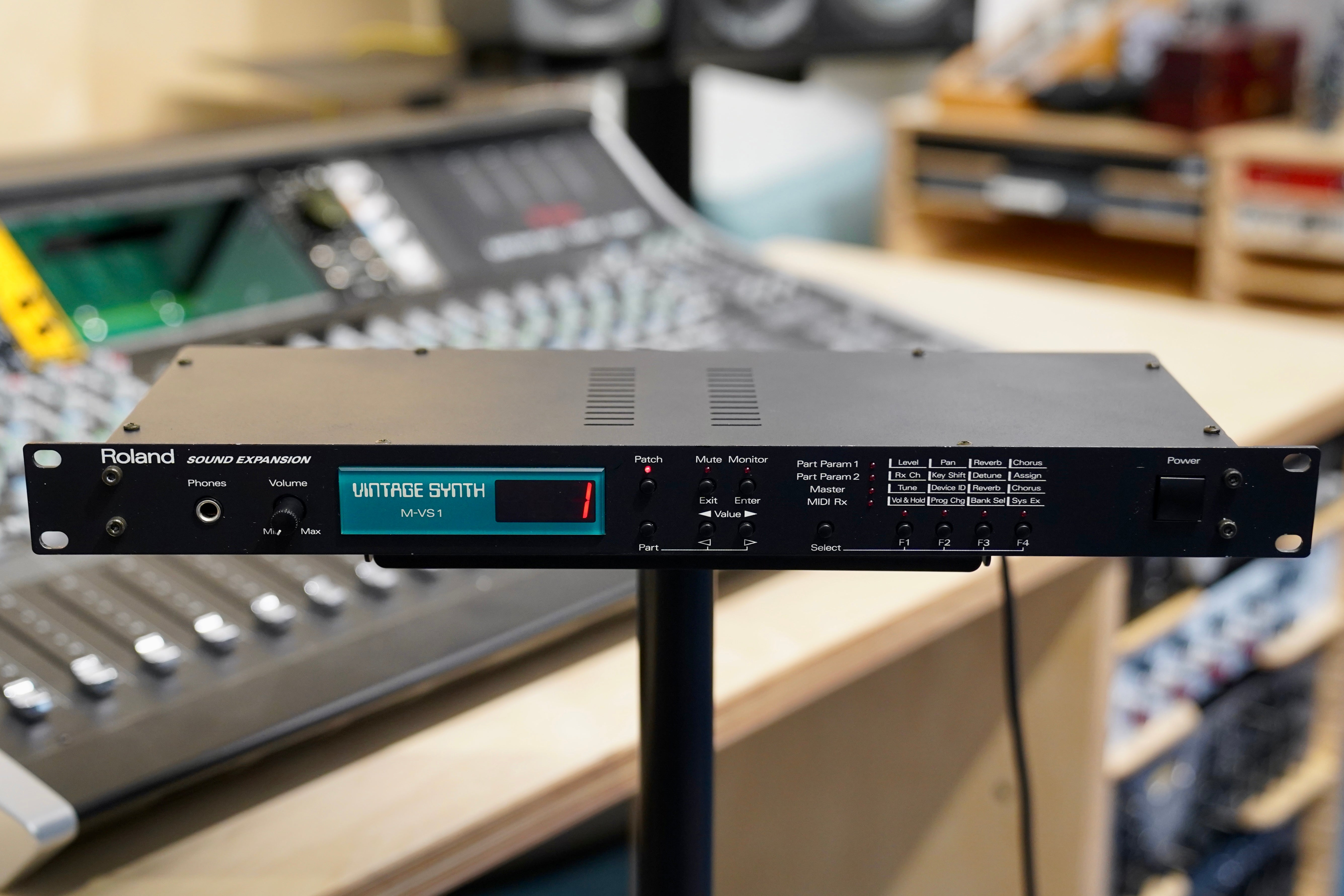 Roland M-VS1 Vintage Synth Sound Expansion Rack Module