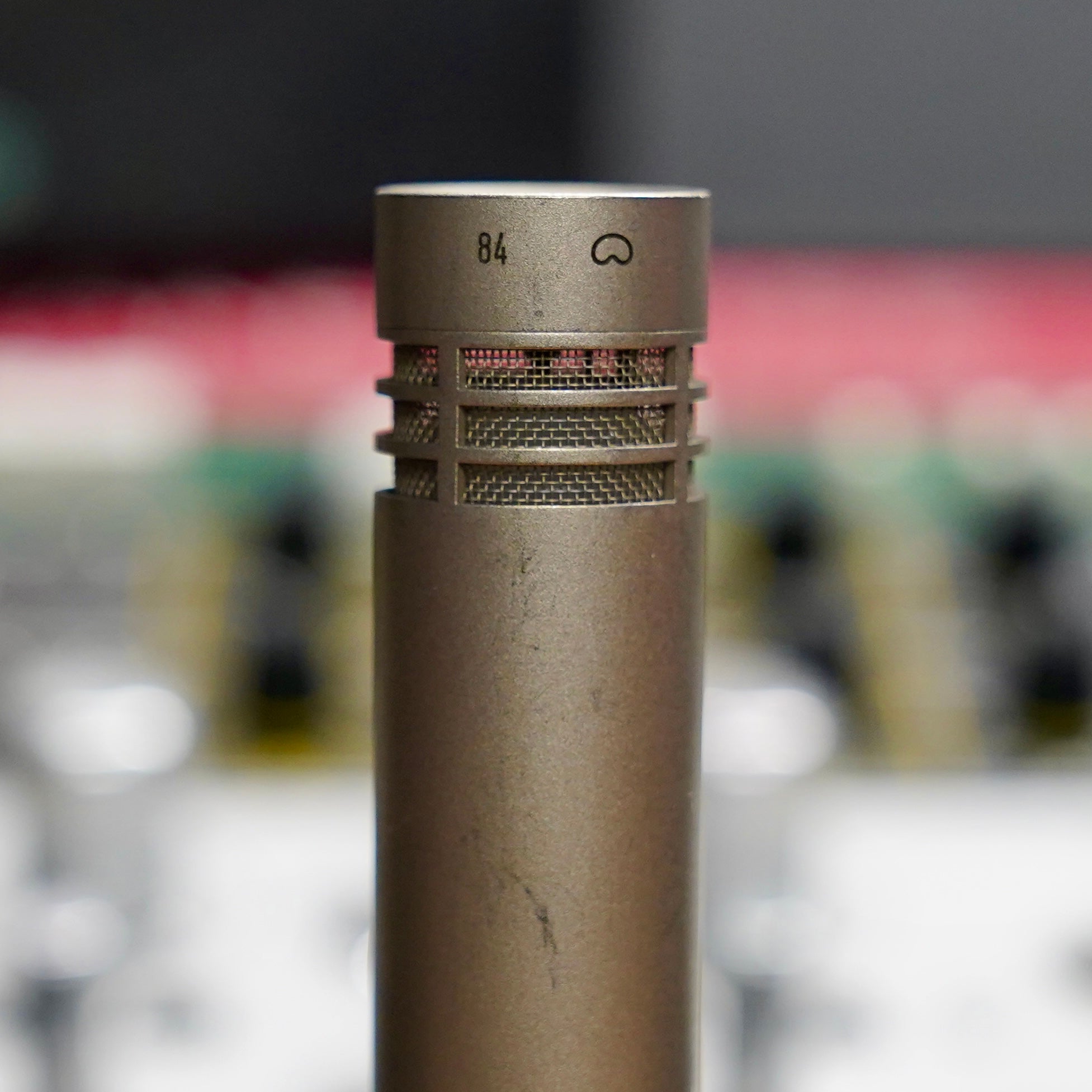 Neumann KM84i