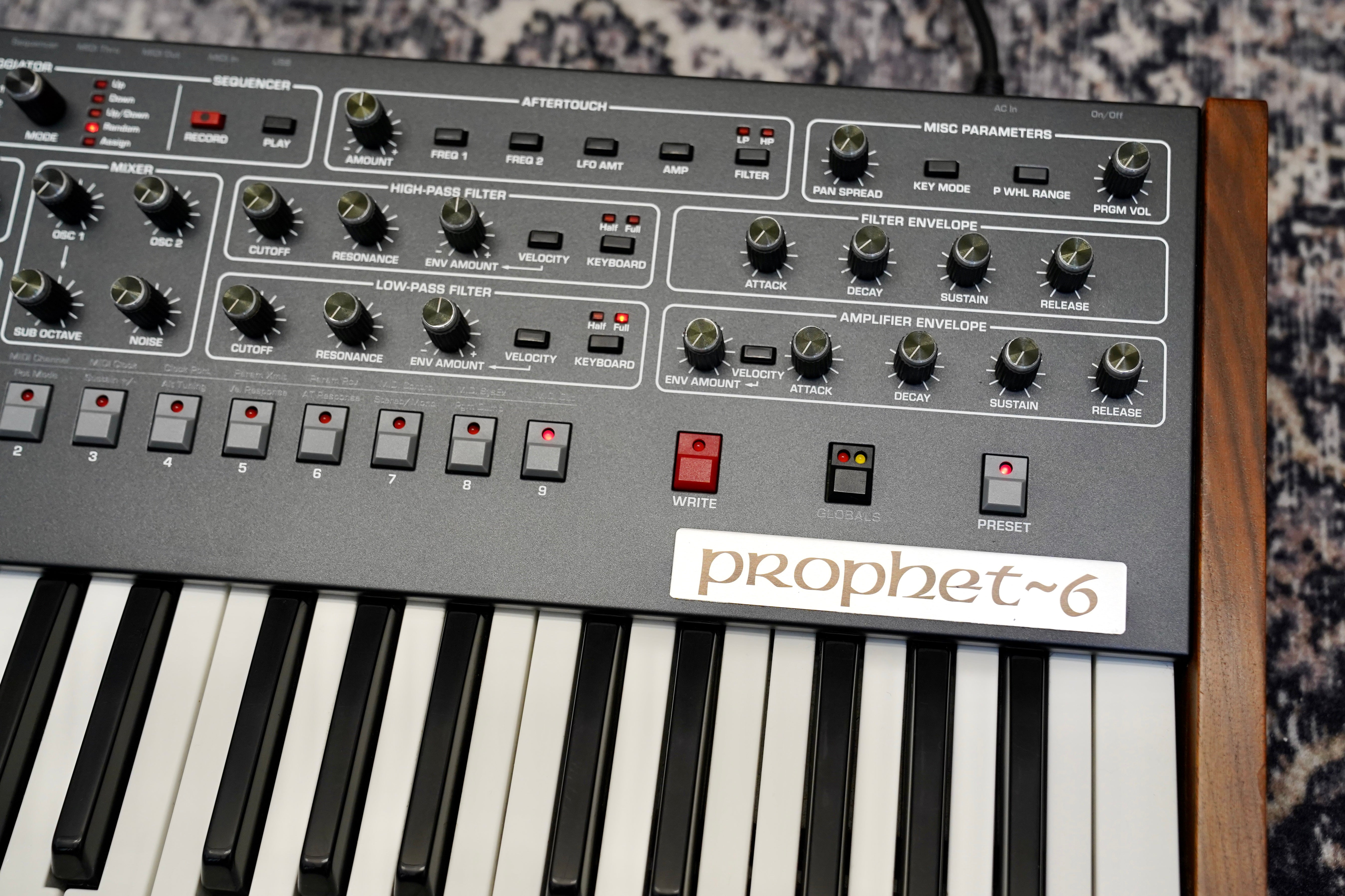 Dave Smith Instruments Sequential Prophet 6