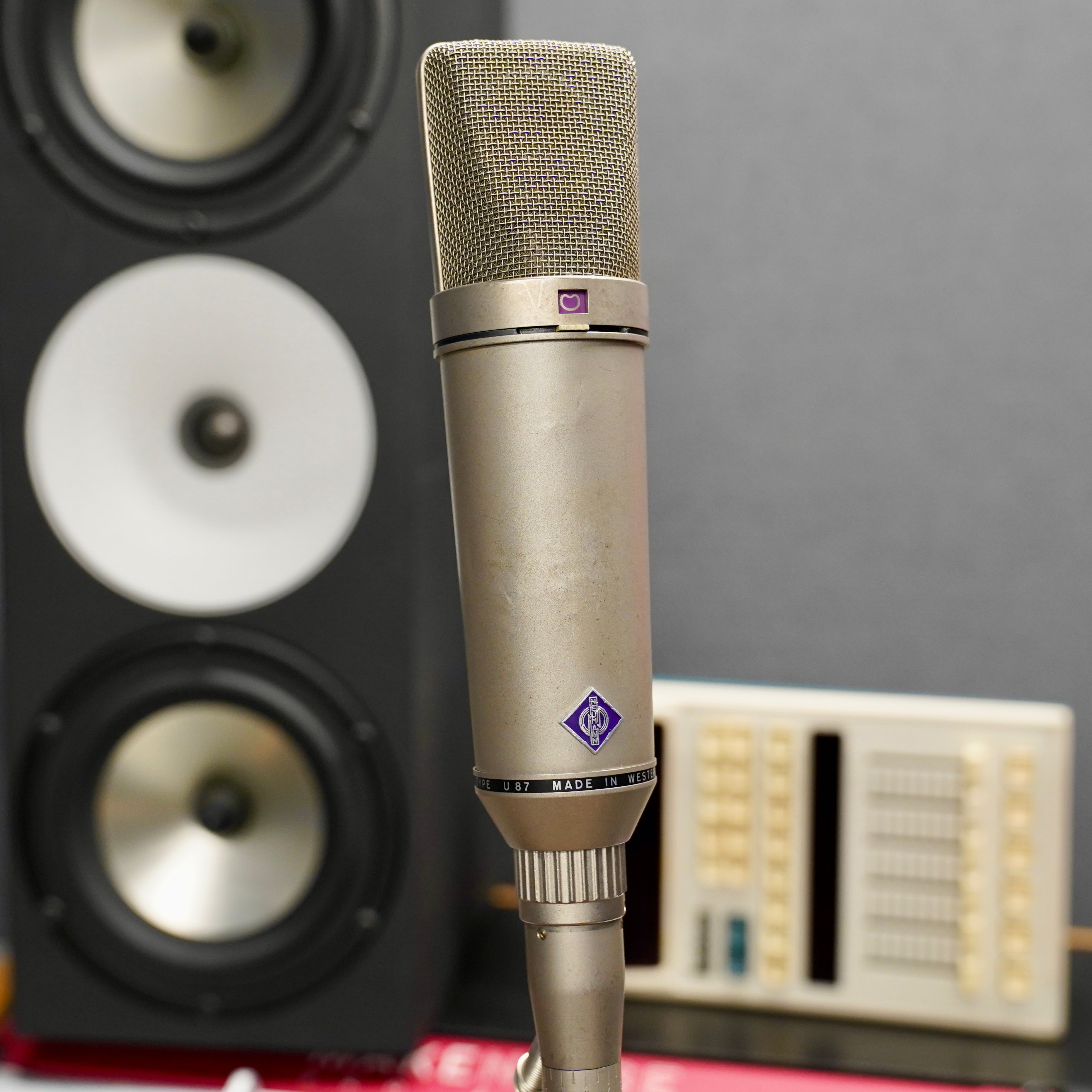 Neumann U87 (1977)