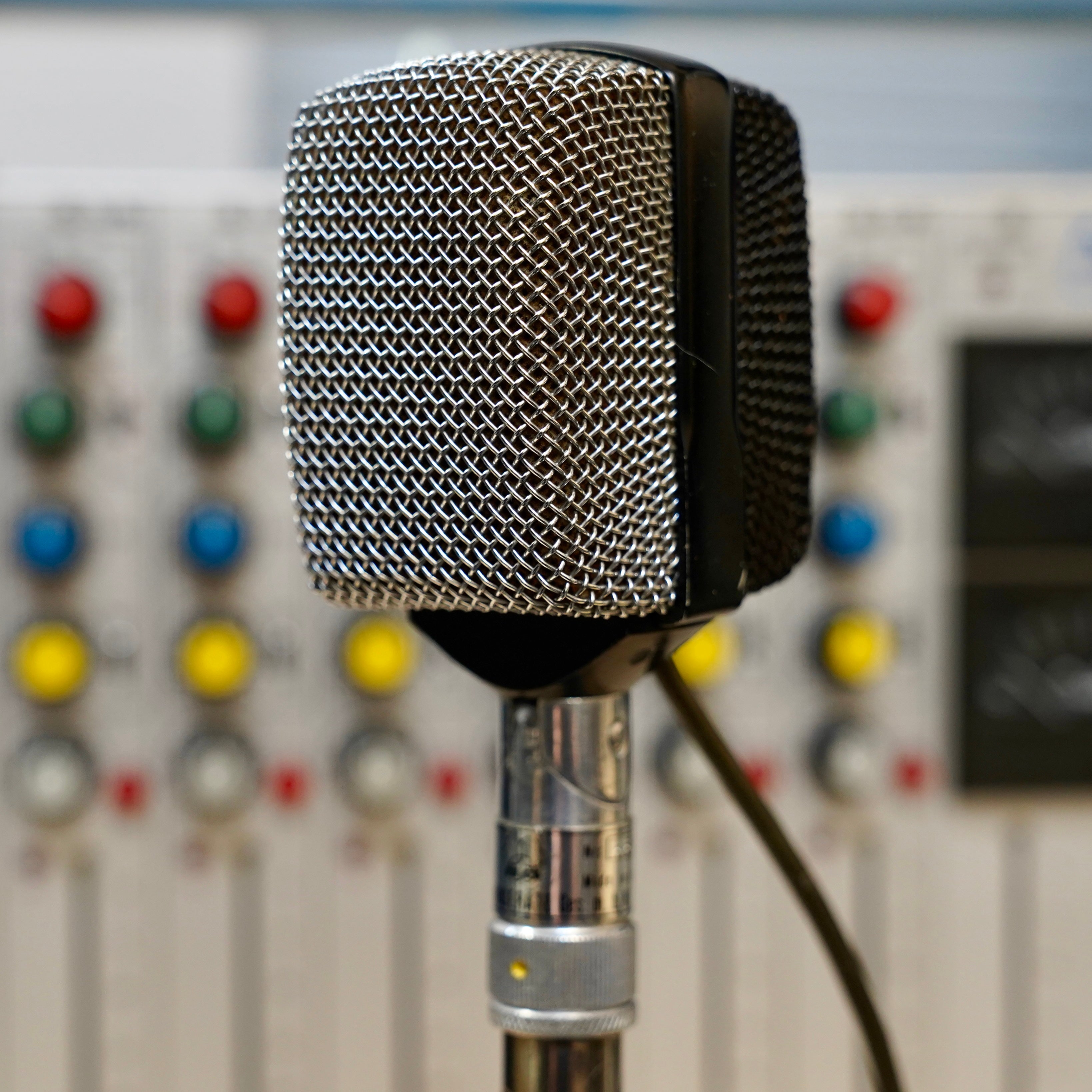 AKG D12 Cardioid Dynamic Microphone