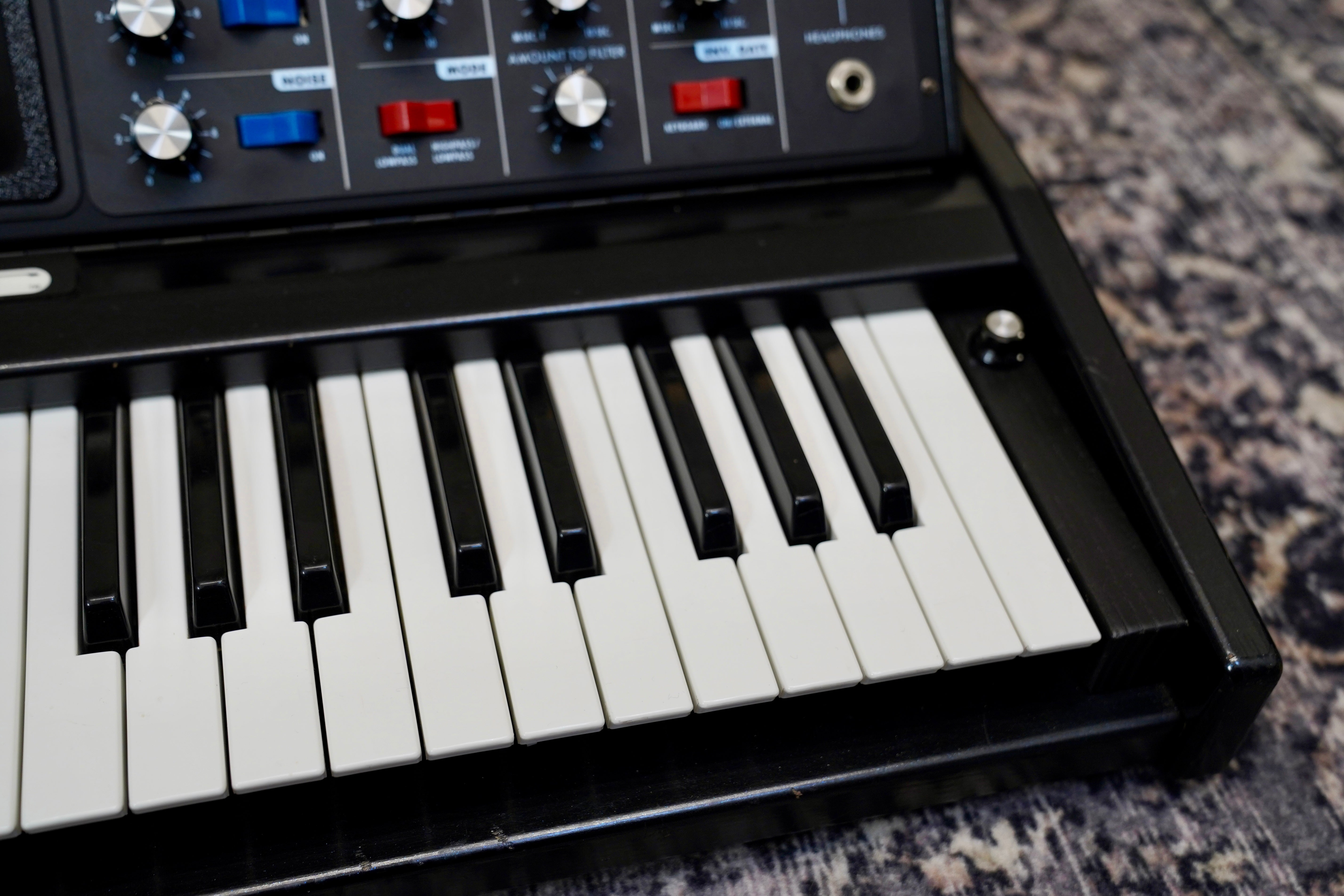 Moog Voyager Electric Blue Edition