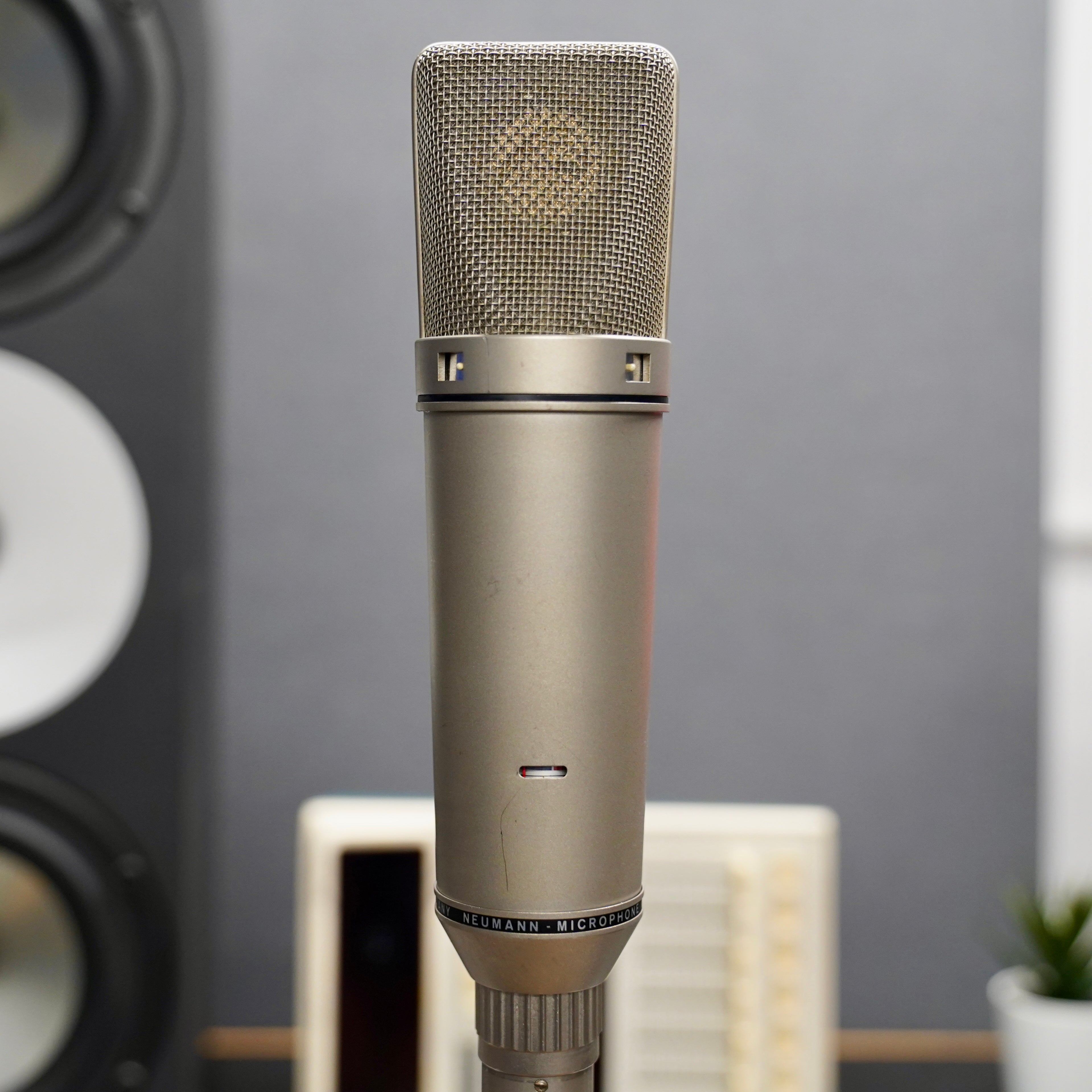 Neumann U87 (1977)