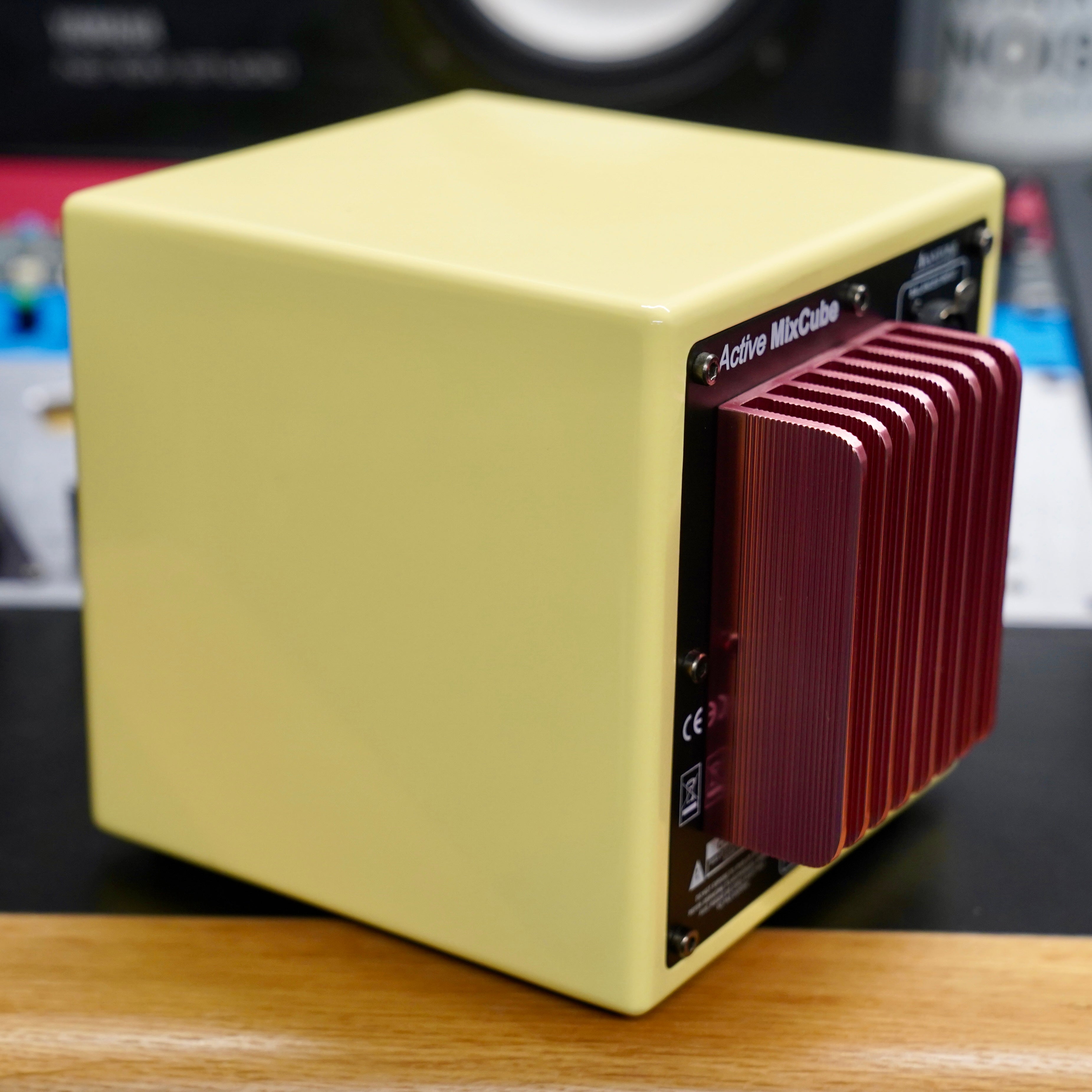 Avantone MixCube (Active)