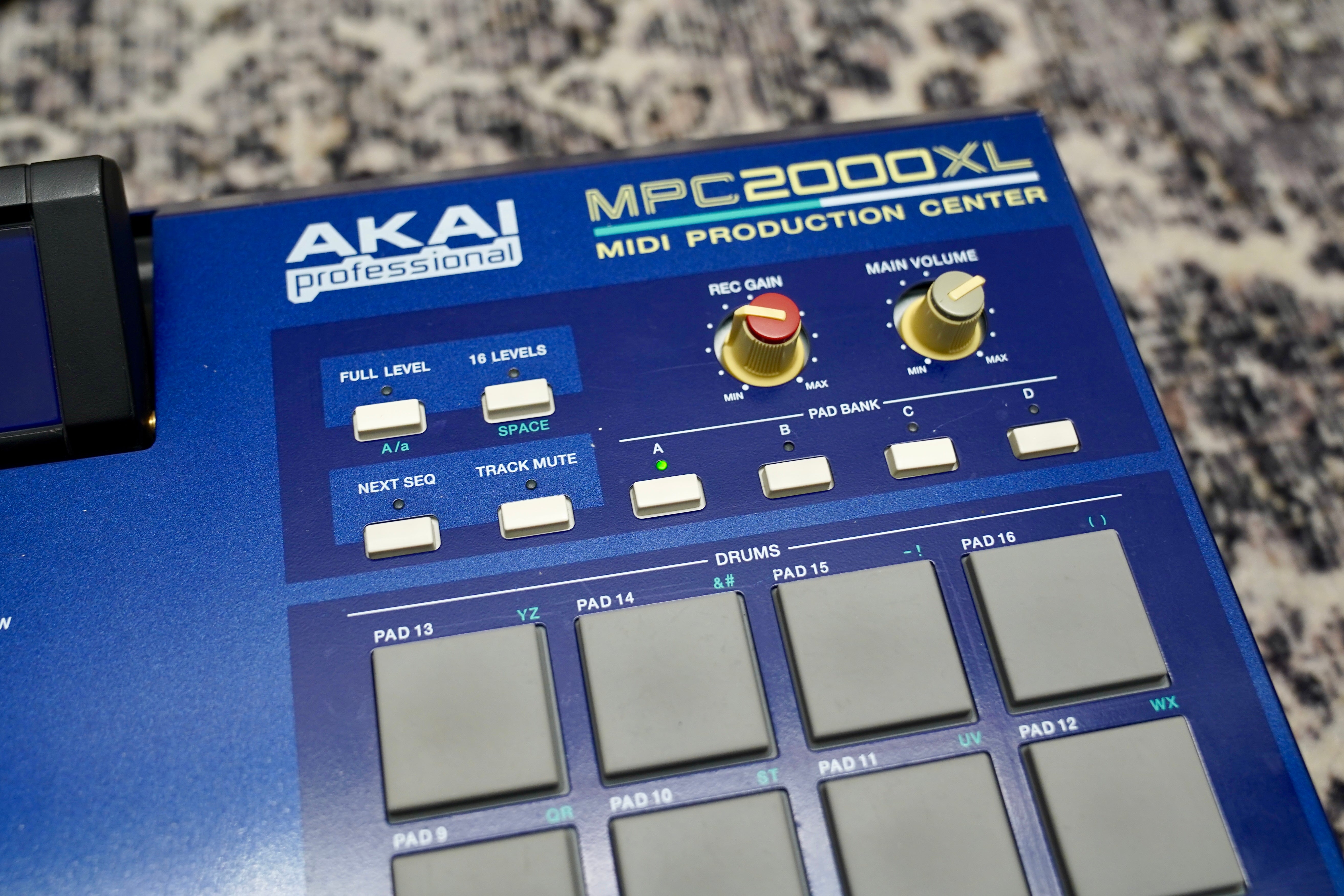 AKAI MPC2000XL