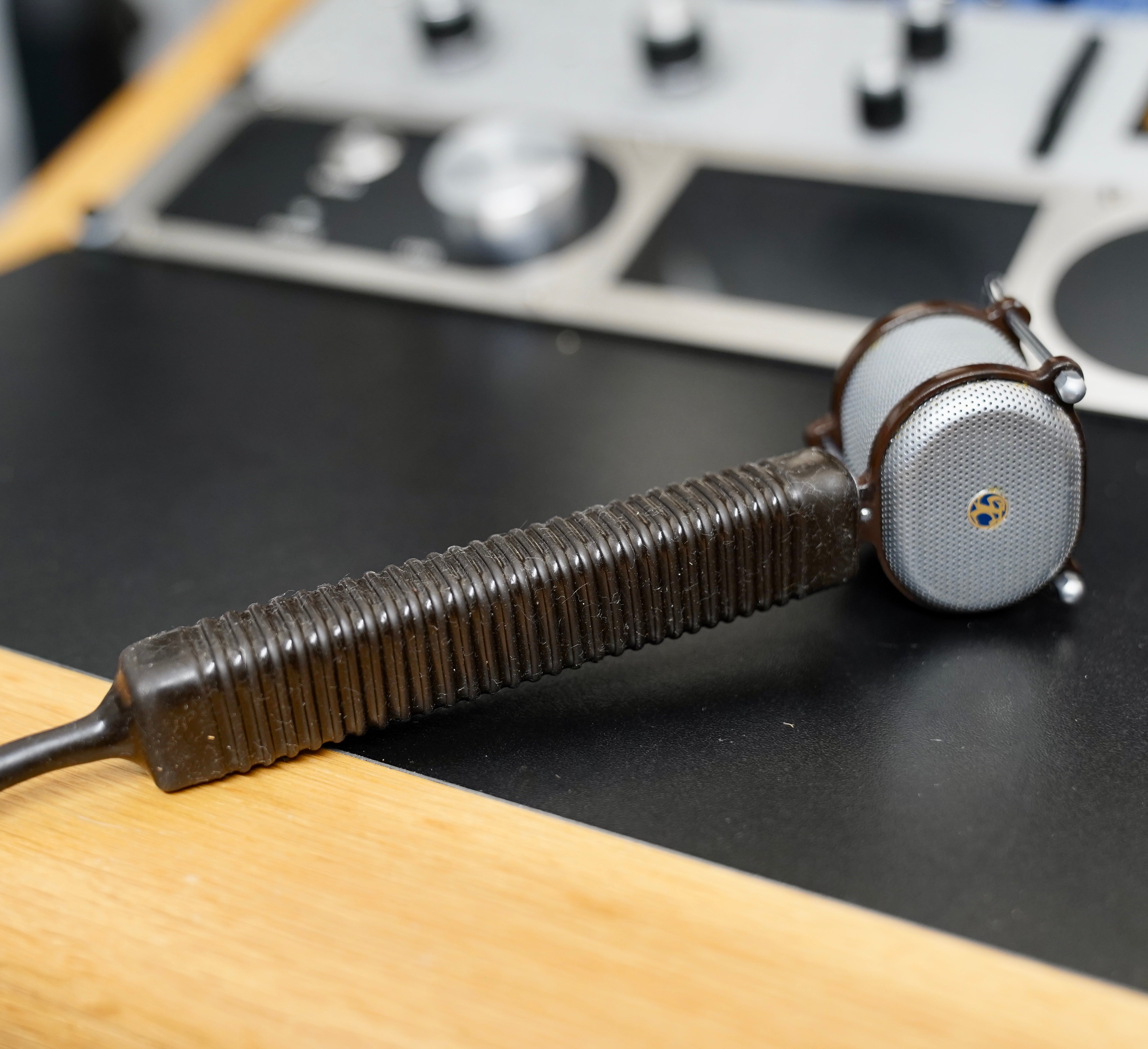 STC 4115 Noise Cancelling Broadcasting Ribbon Microphone