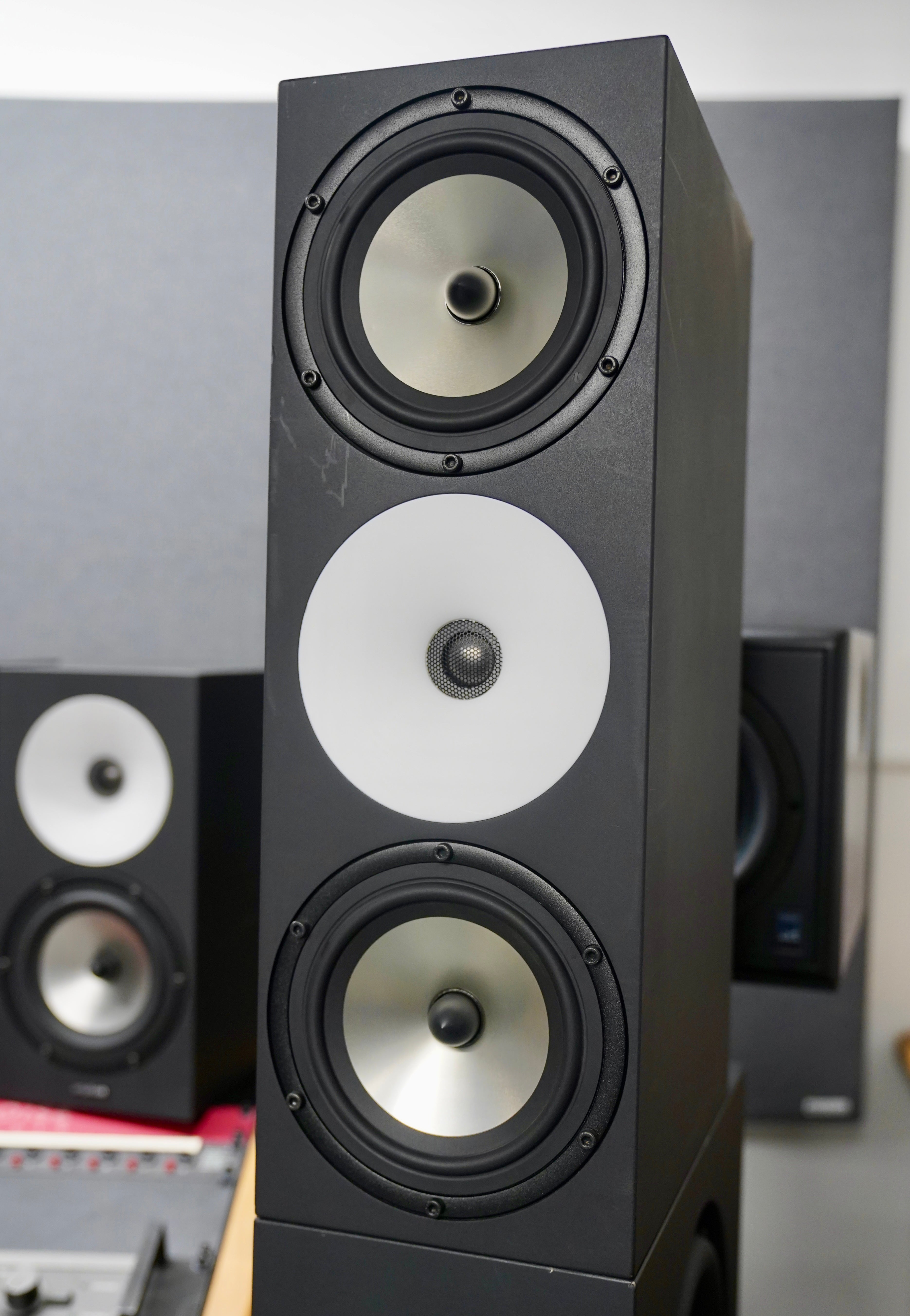 Amphion Two18 + BaseOne25 (Pair)
