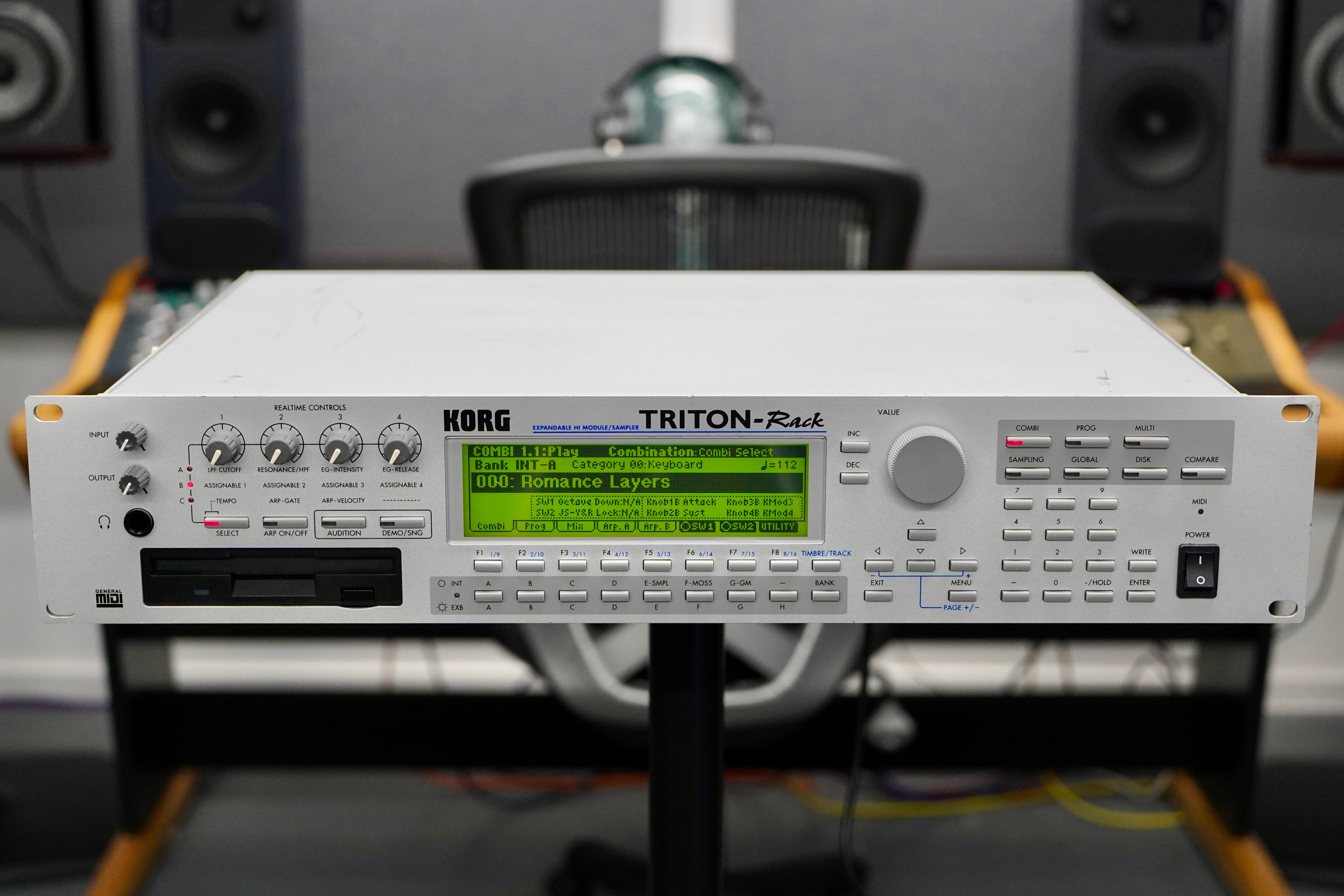 鍵盤楽器 KORG TRITON Rack Ver1.5.2 KORG TRITON RACK Sound Module Synth Synthesizer Sampler Used