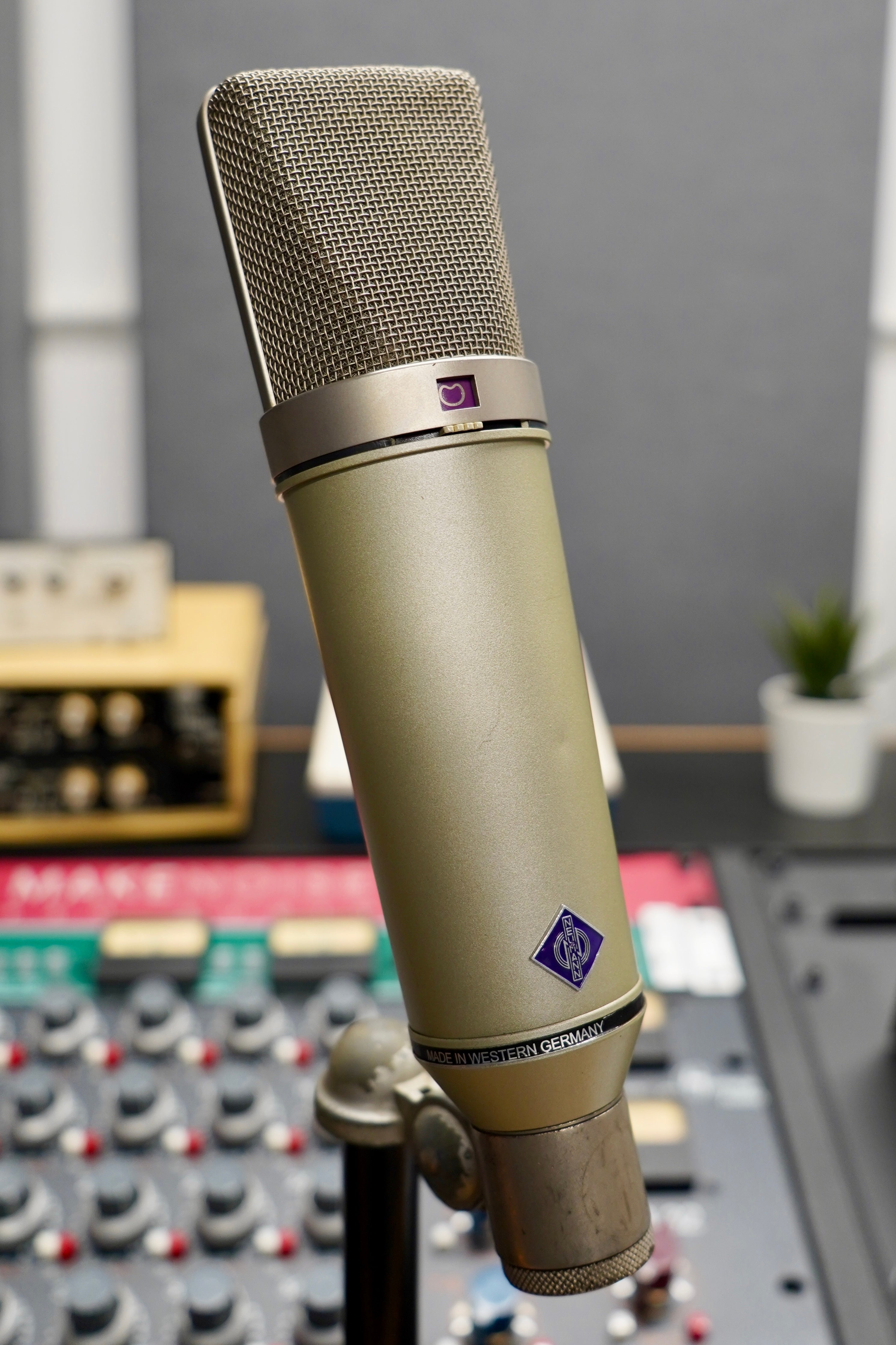 Neumann U87 (1975)
