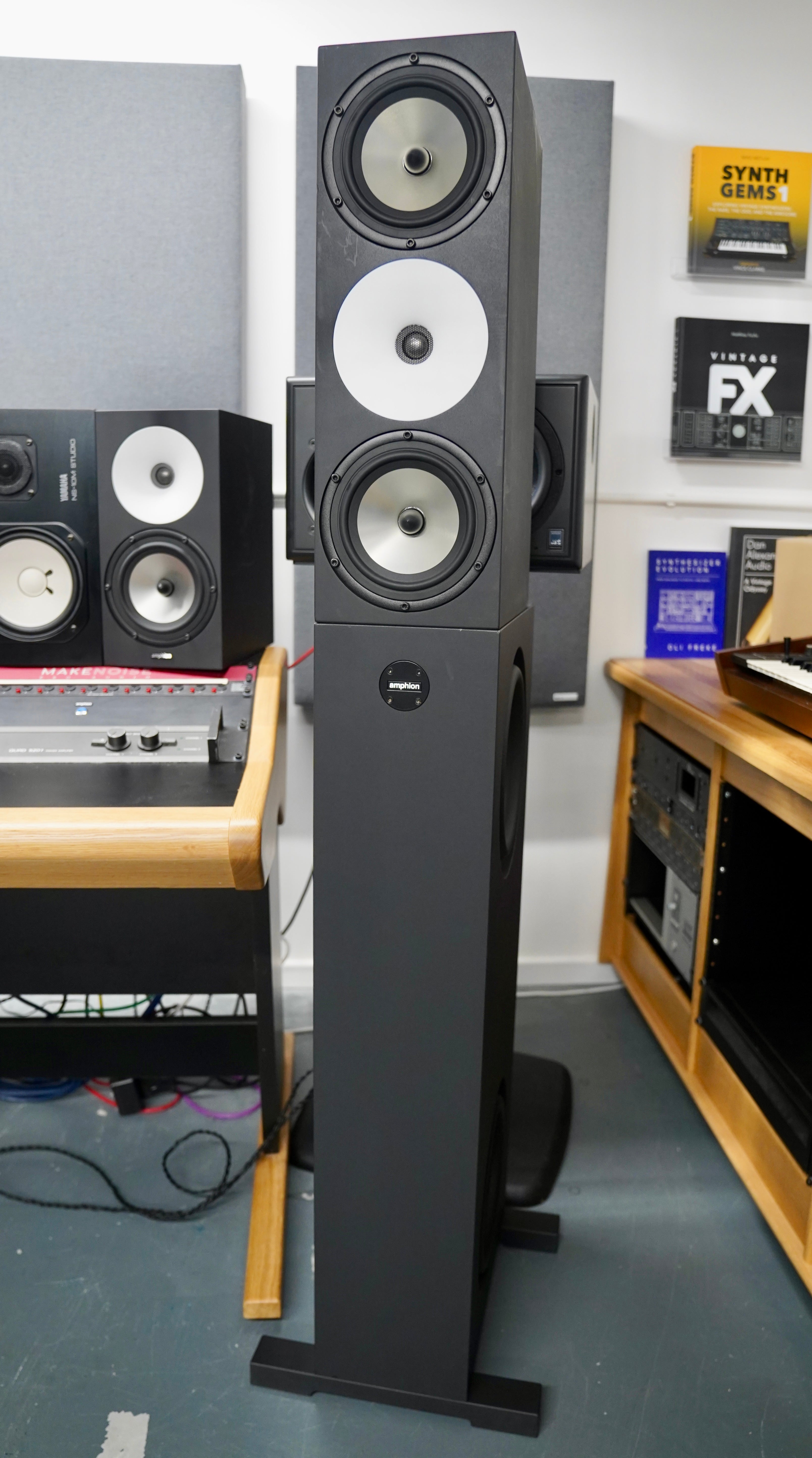 Amphion Two18 + BaseOne25 (Pair)
