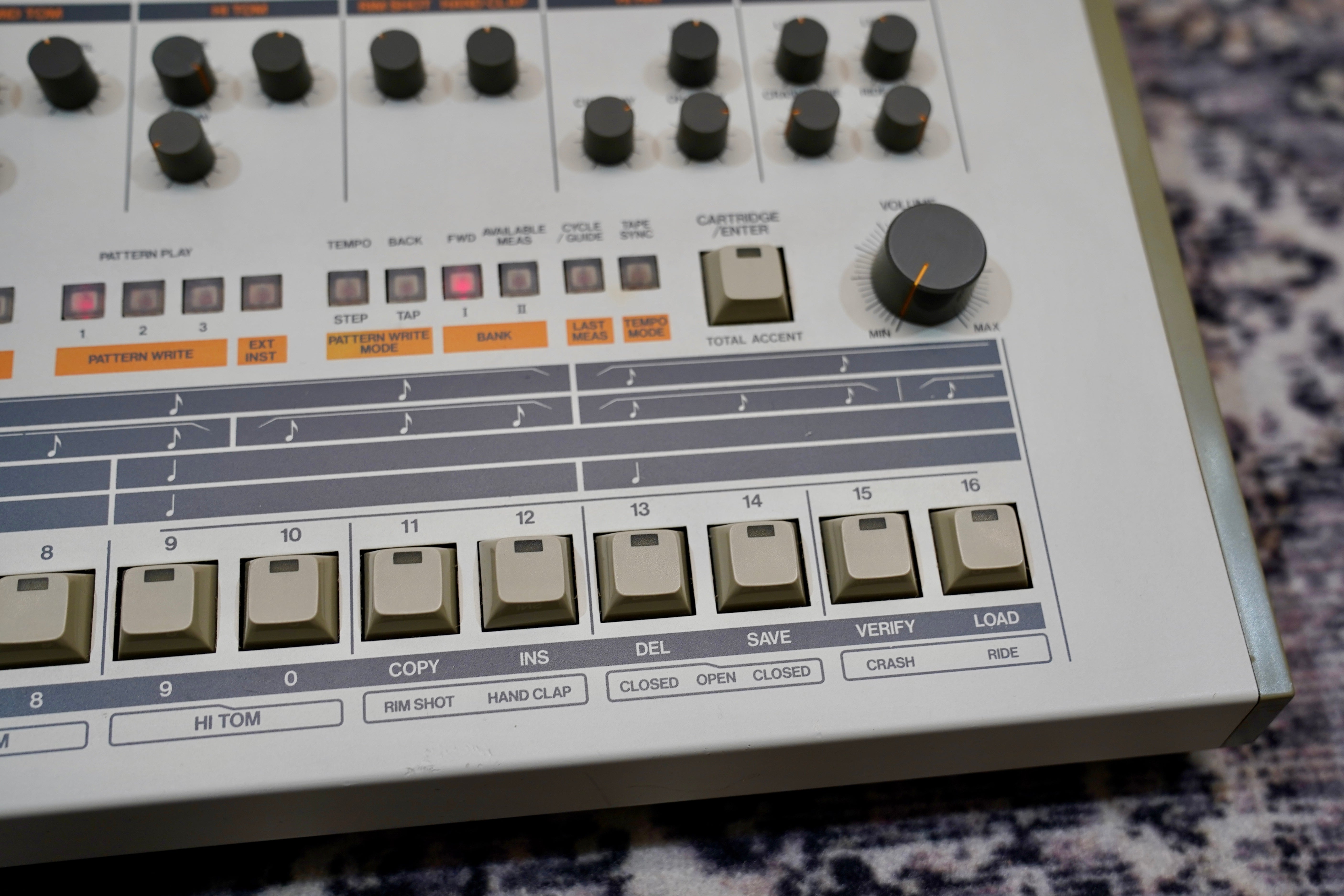 Roland TR-909 Rhythm Composer