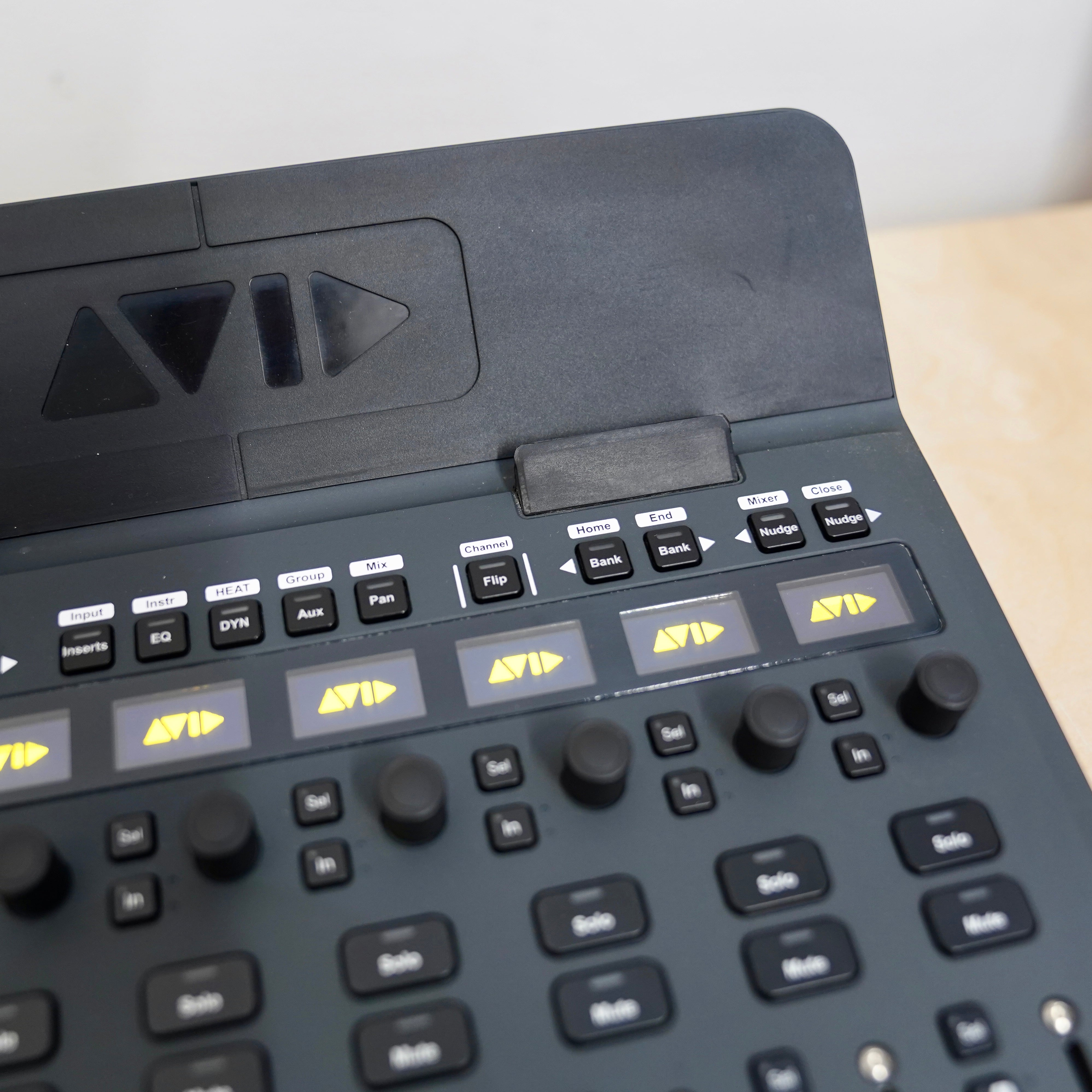 Avid S1 Controller