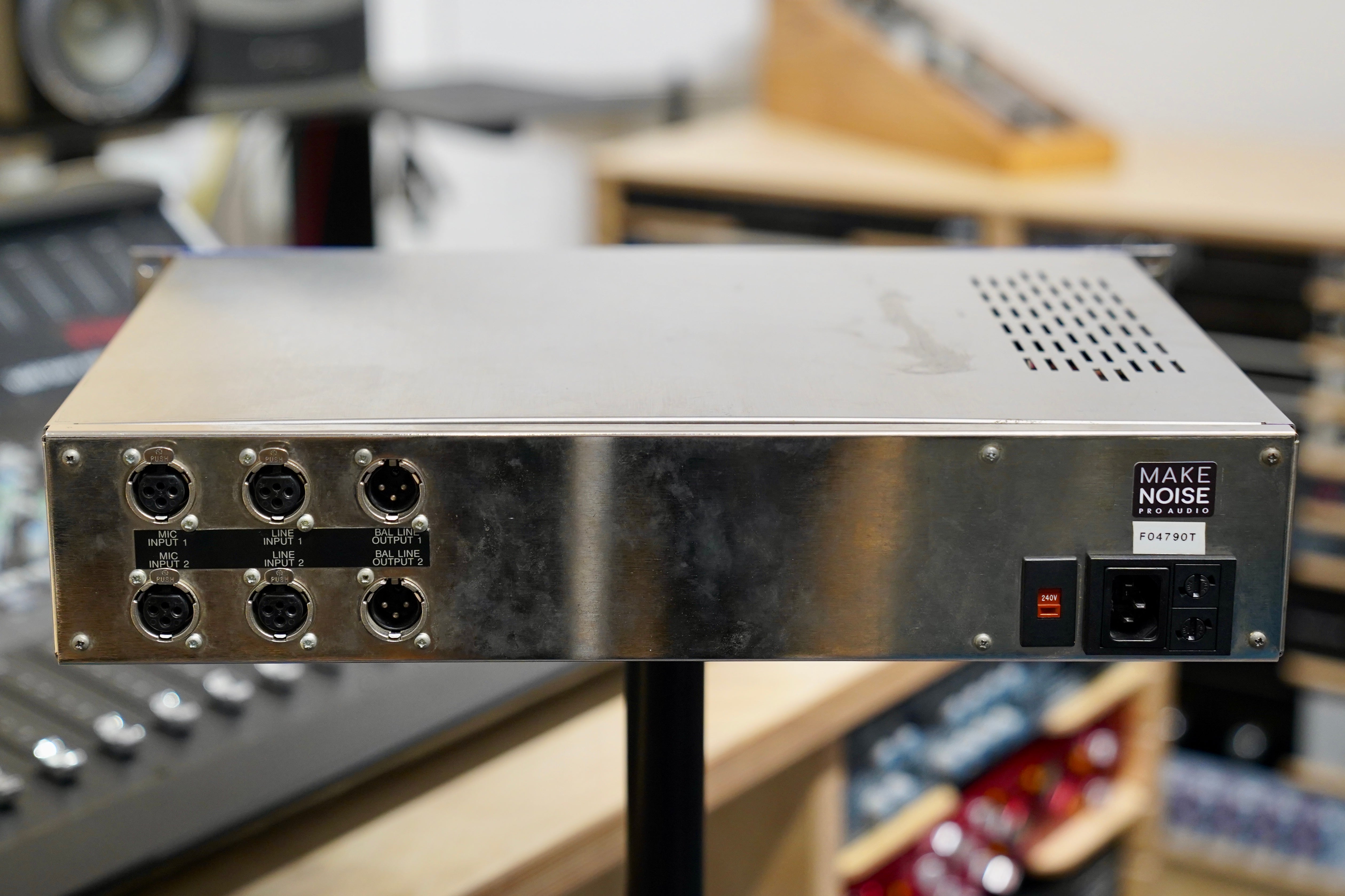 Focusrite ISA 215 Dual Mono Mic Pre and Equalizer