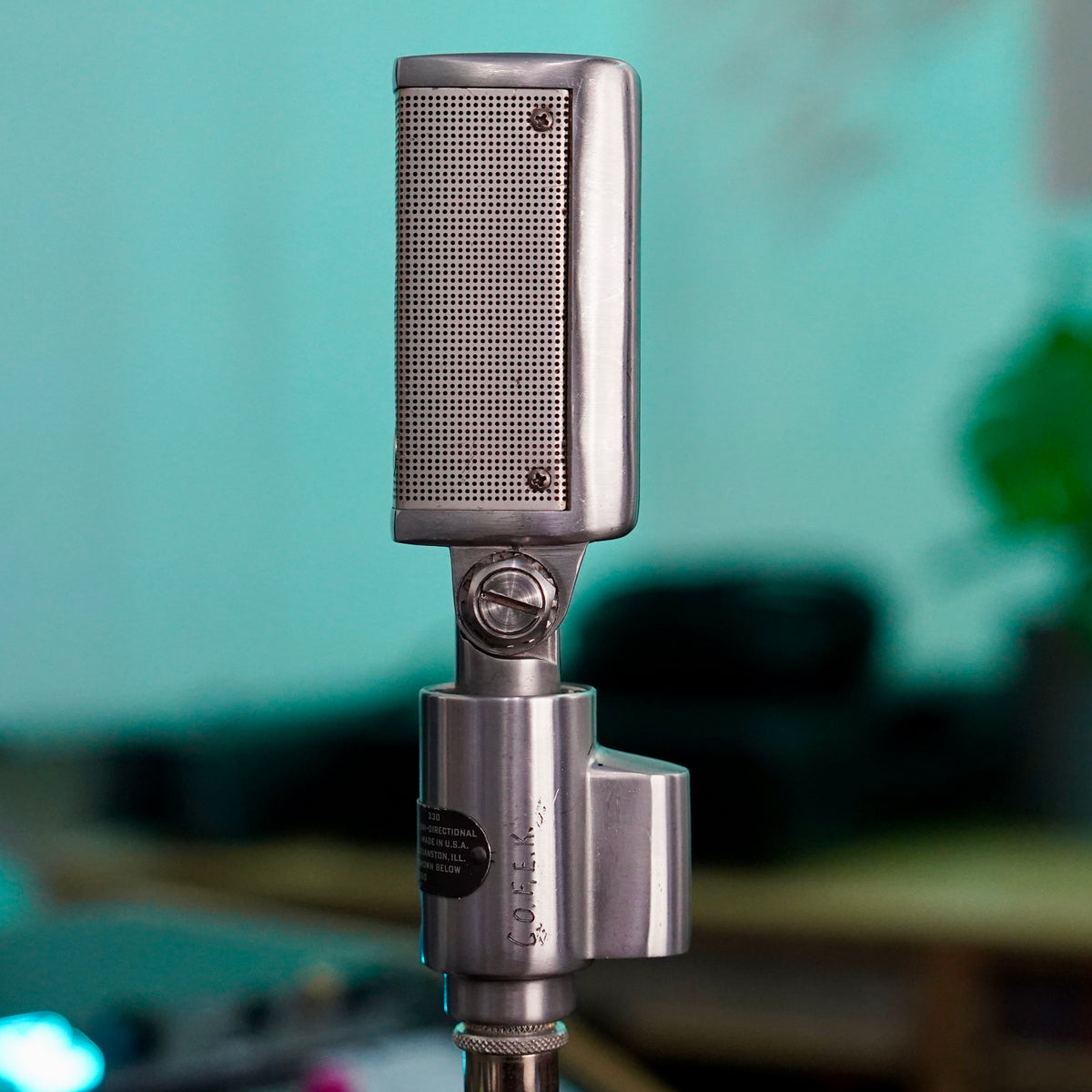 Shure 330 Ribbon Microphone