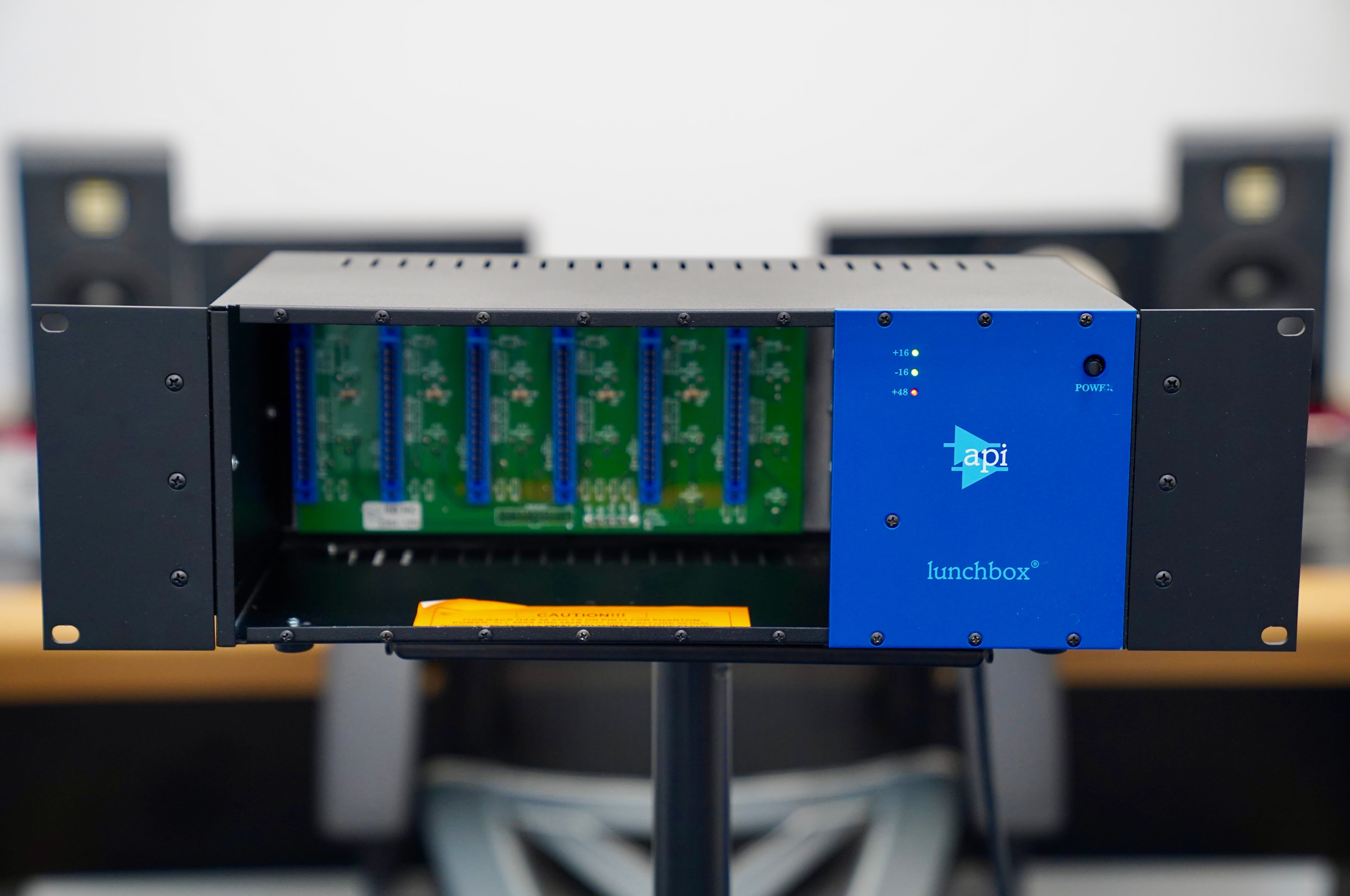 API 500-6B HC 500 Series Chassis