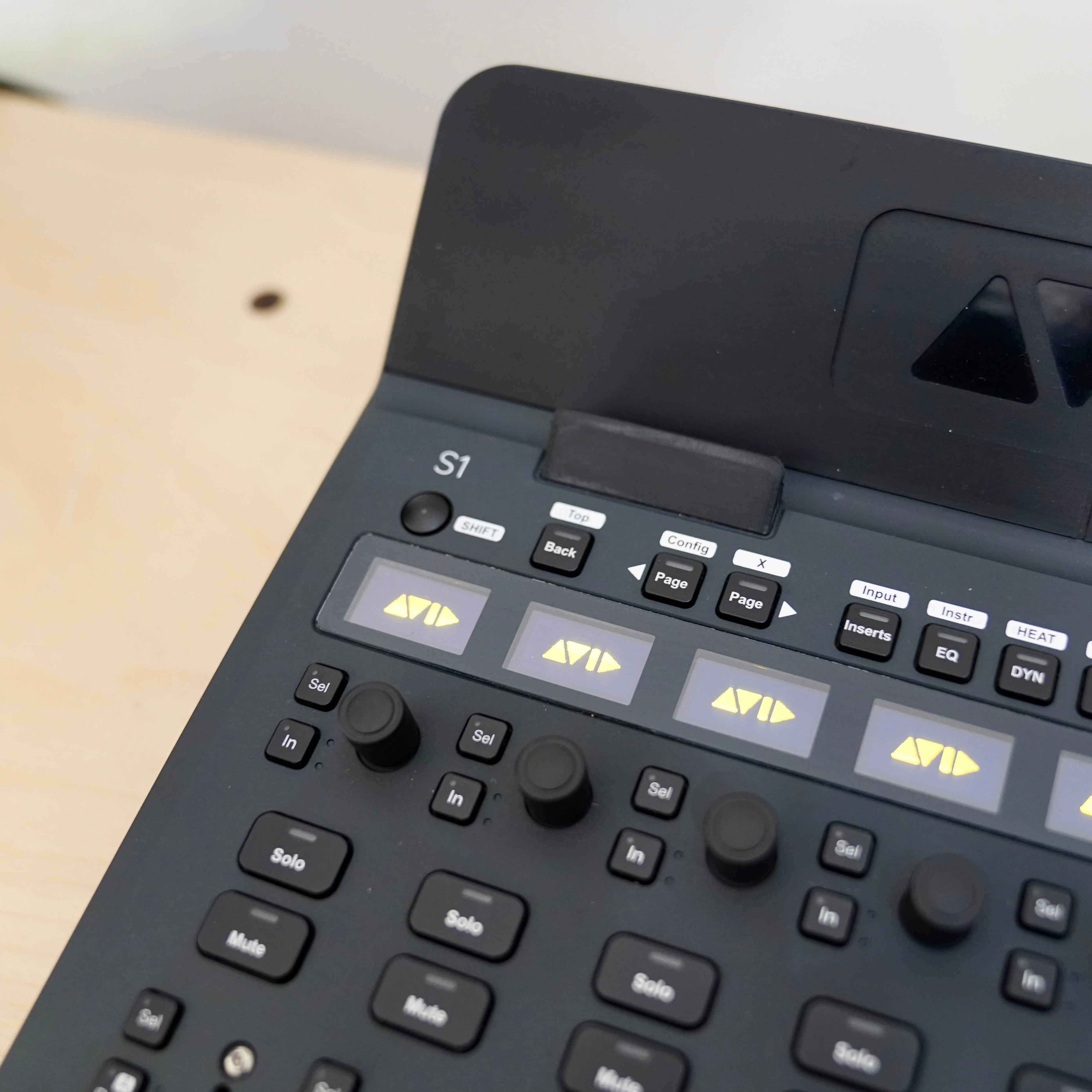 Avid S1 Controller