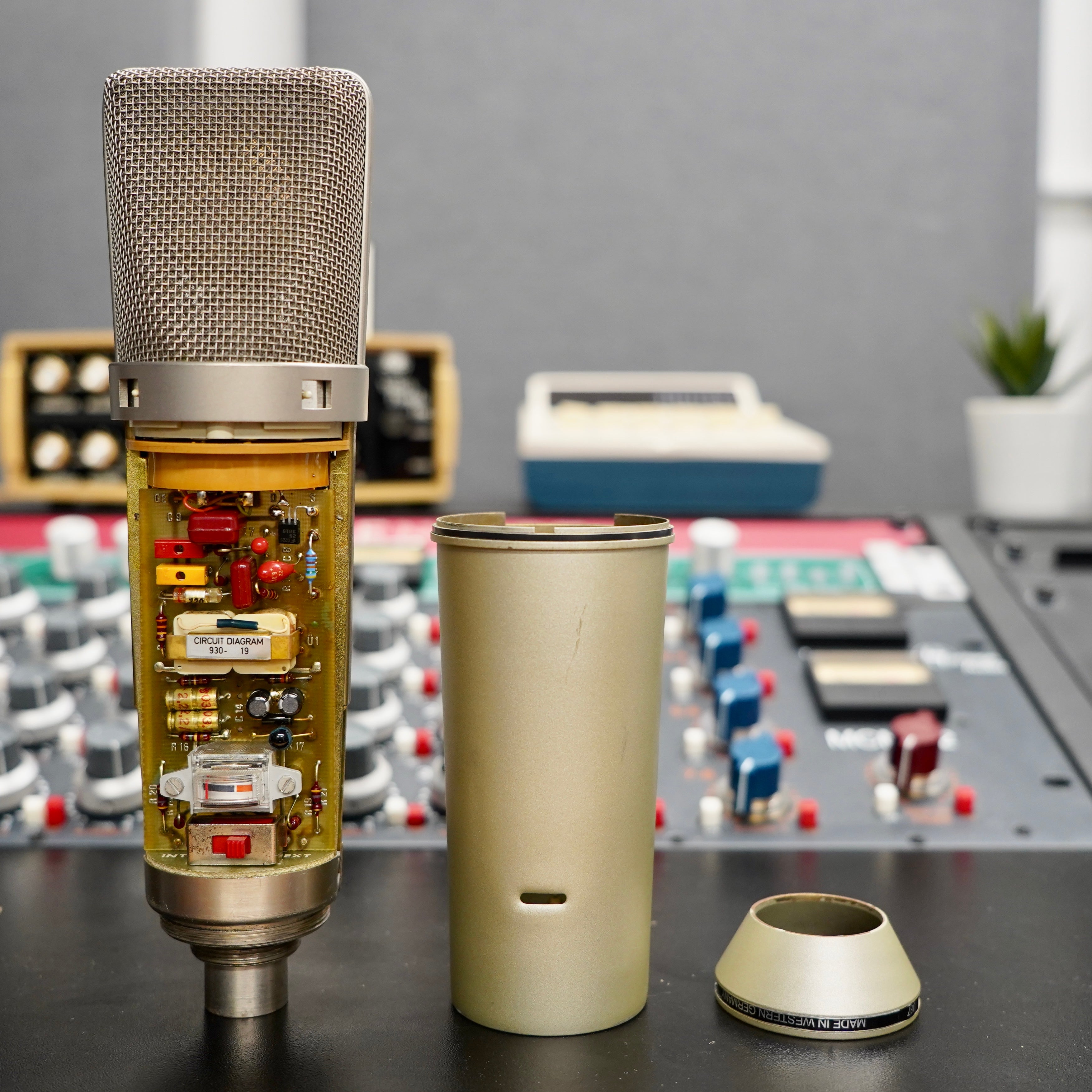 Neumann U87 (1975)