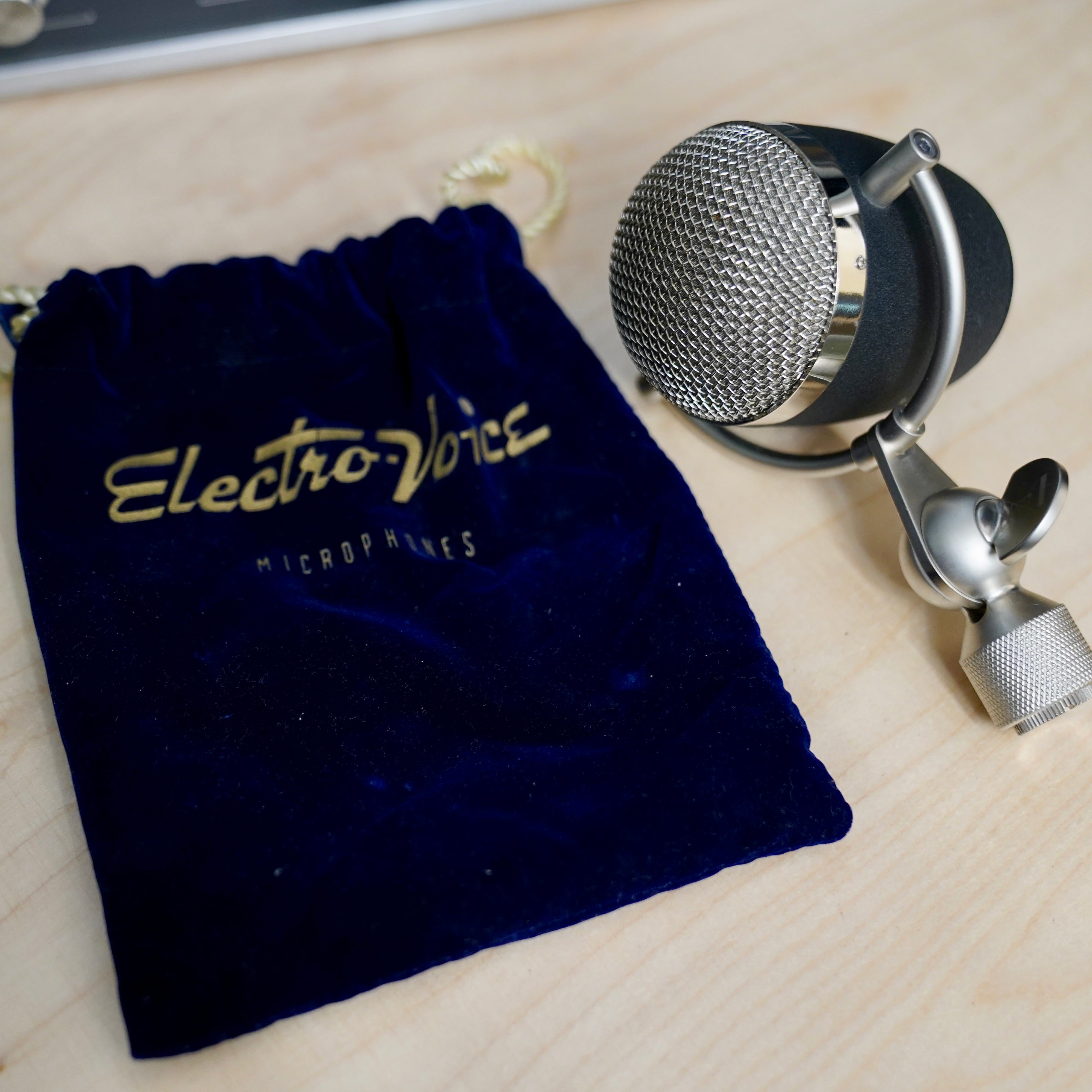 Electro-Voice Raven Cardioid Dynamic Microphone