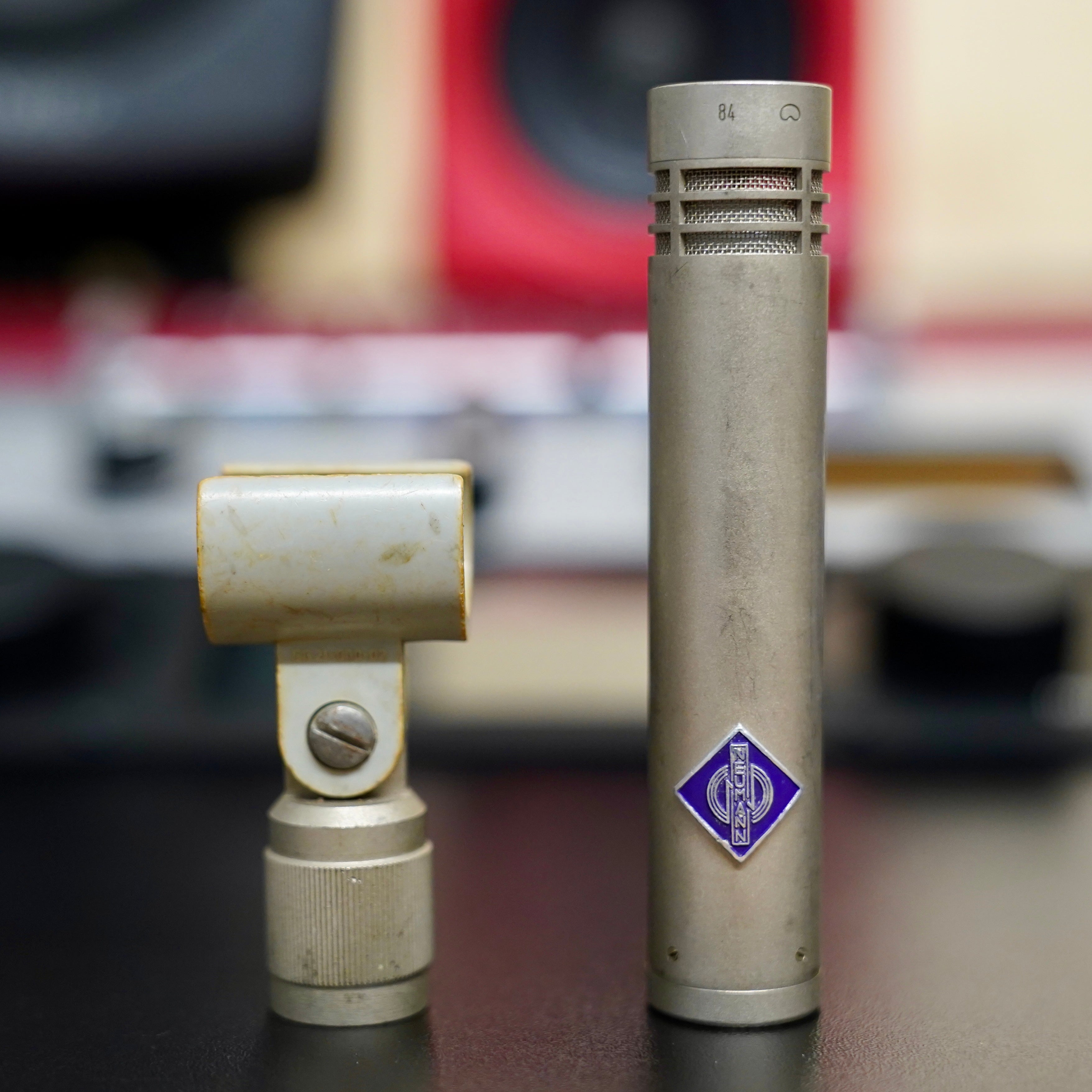 Neumann KM84i