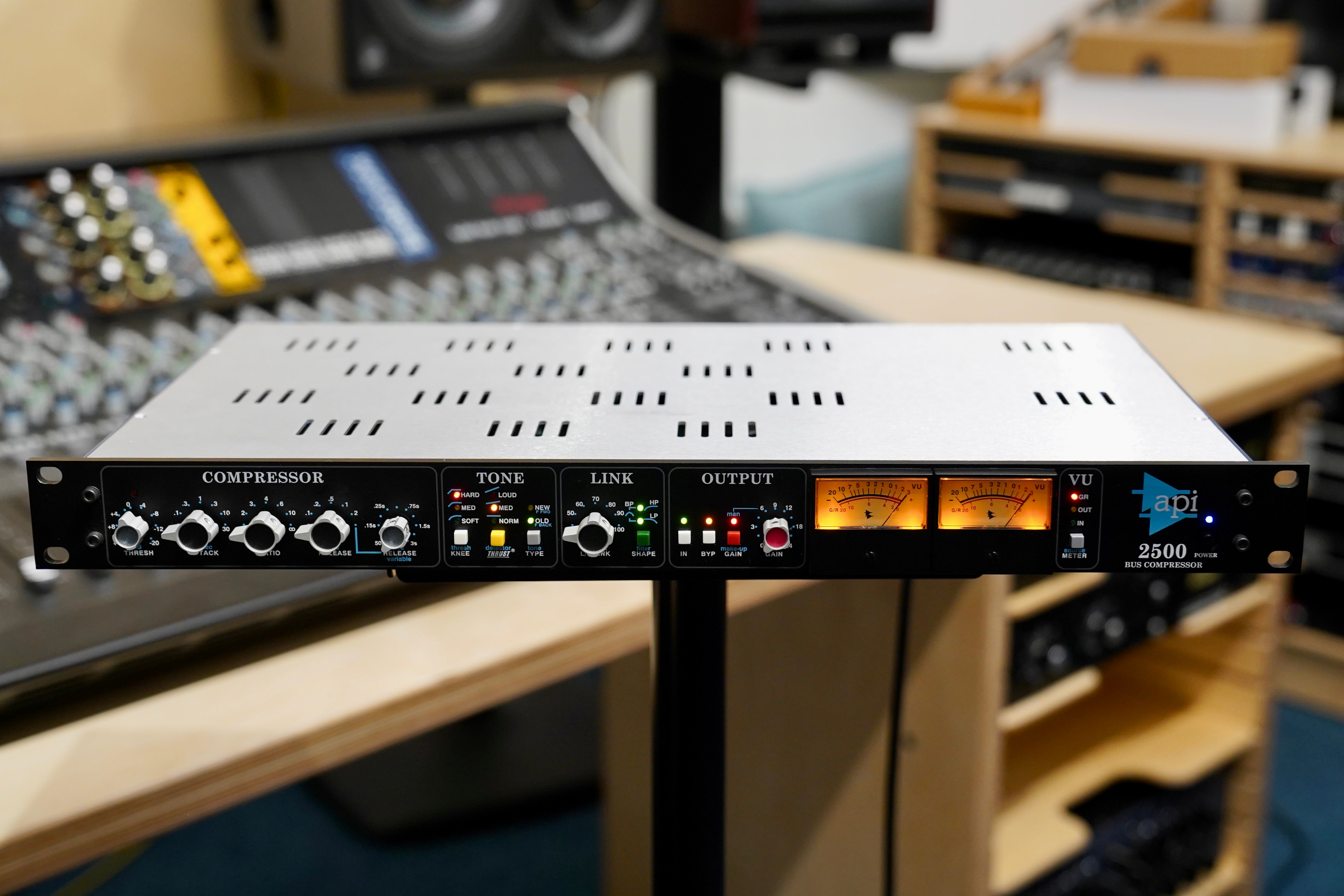 API 2500 Bus Compressor