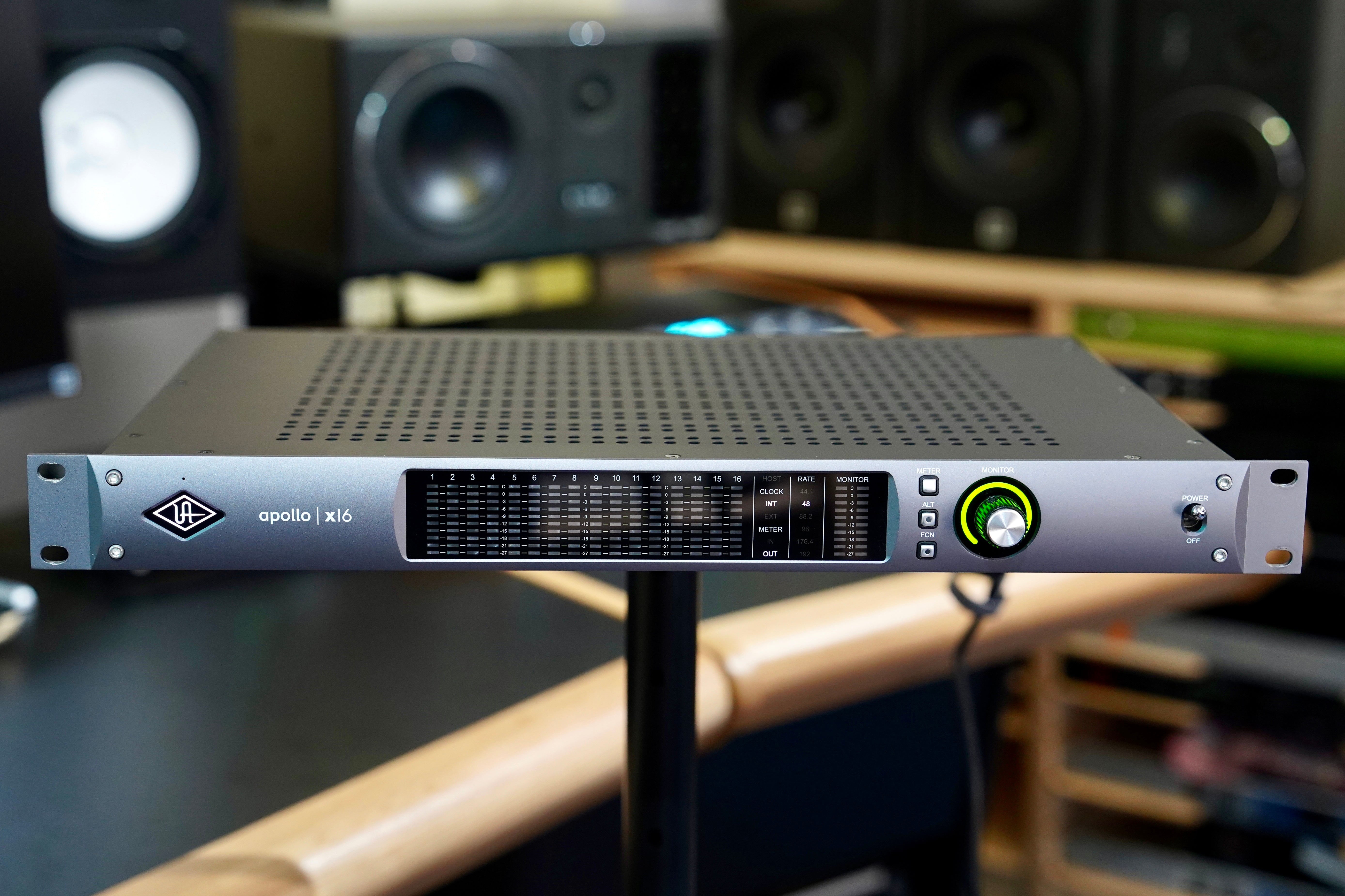 Universal Audio Apollo X16 Thunderbolt 3 Audio Interface