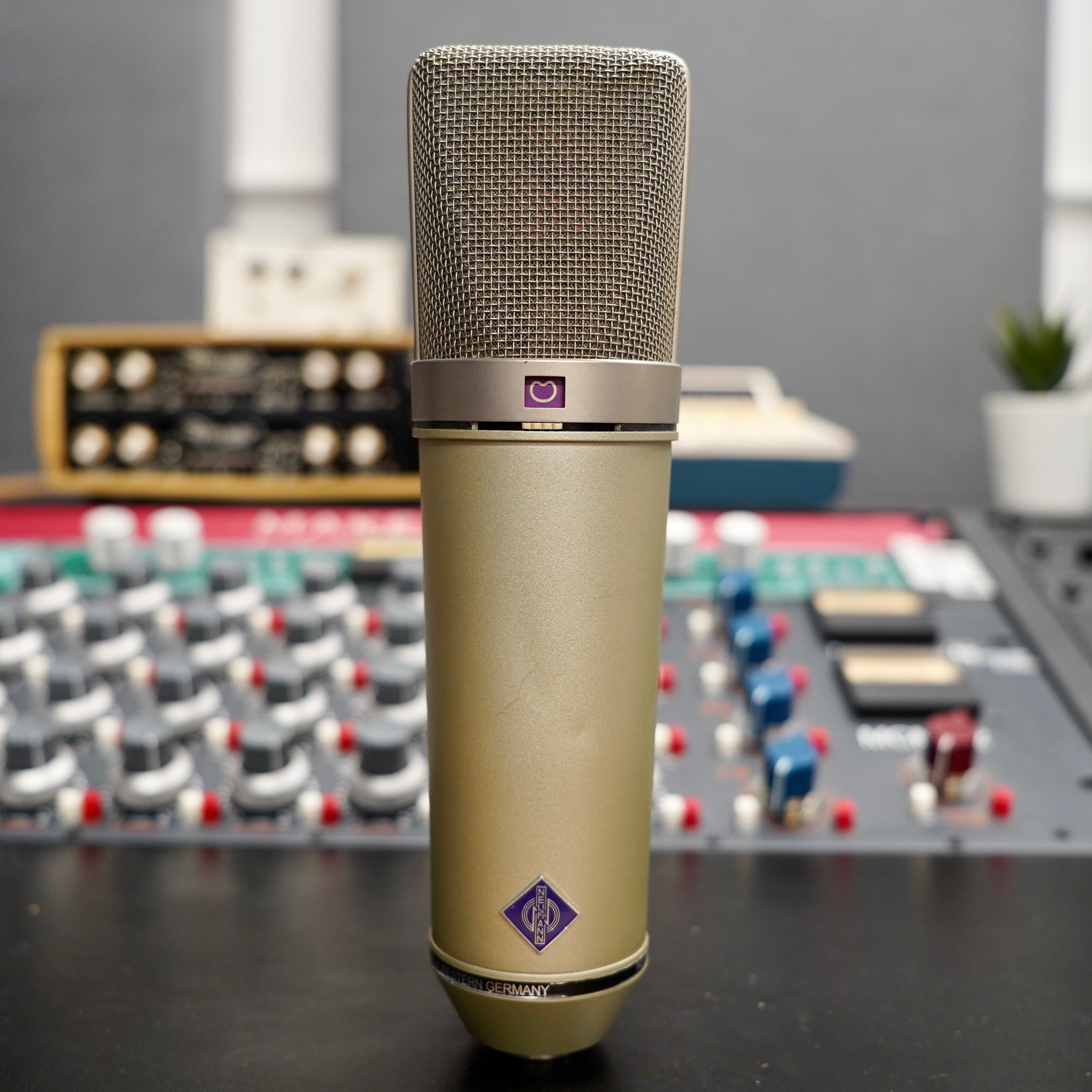 Neumann U87 (1975)