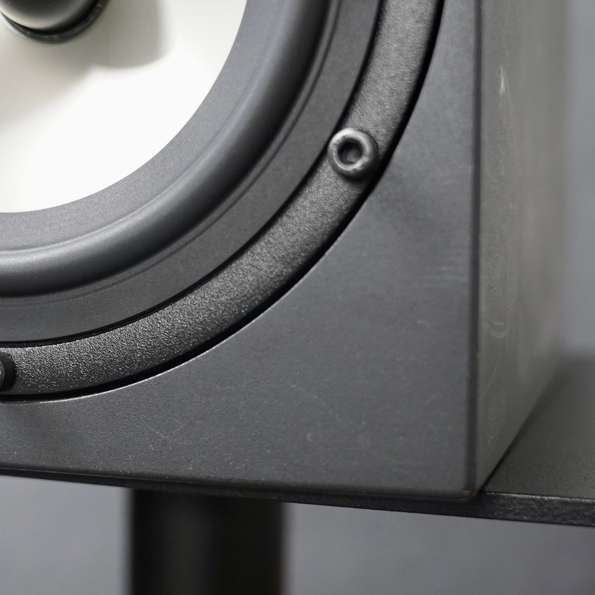 Amphion Two18 (Pair) w/ Amp500