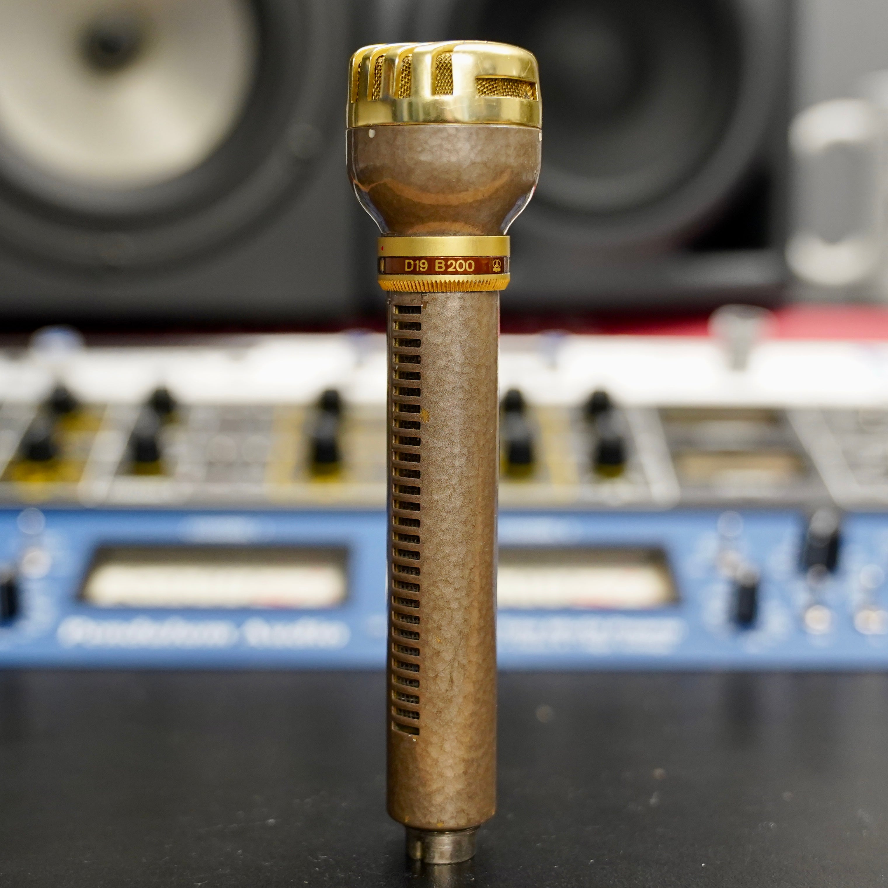 AKG D19 B200