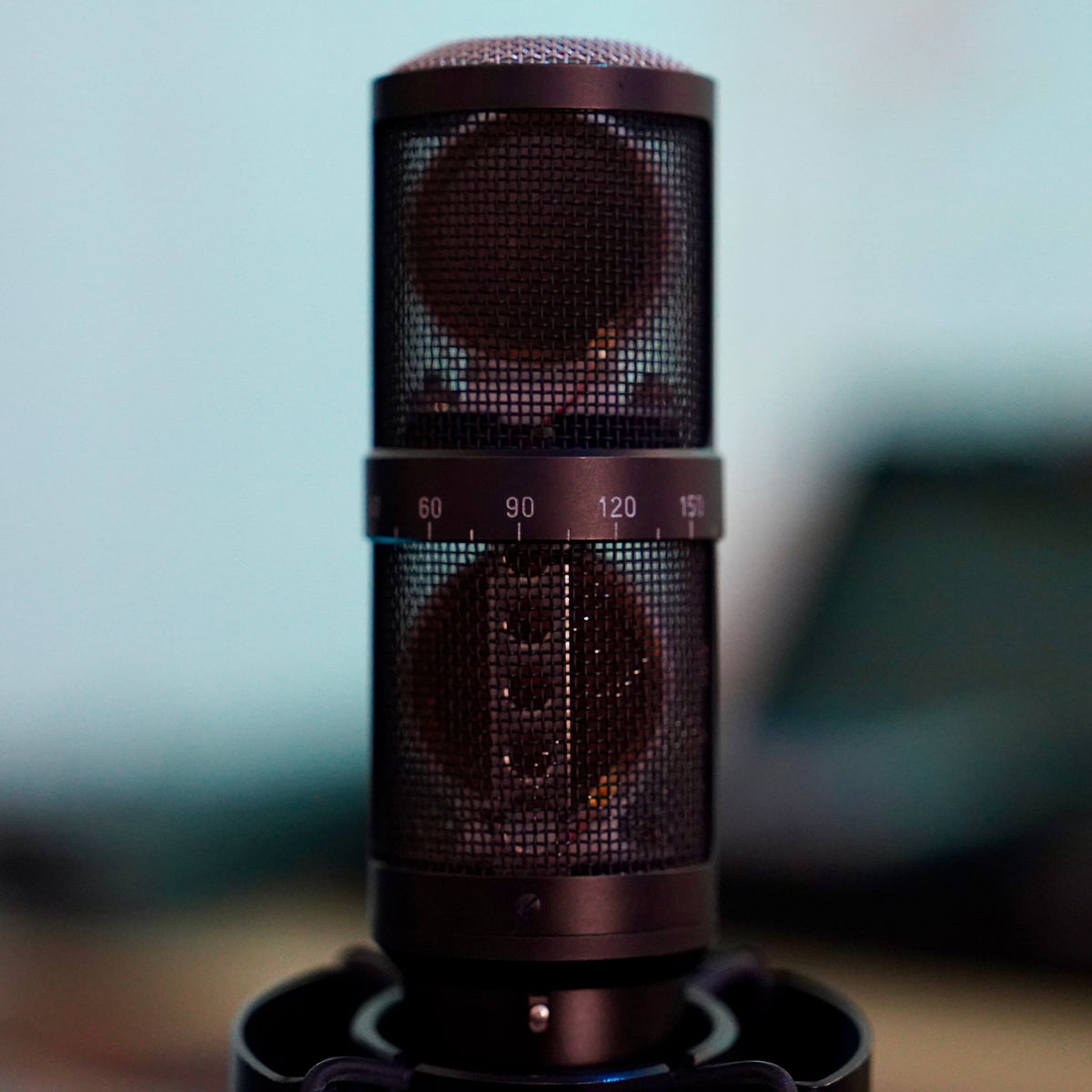 AKG C422