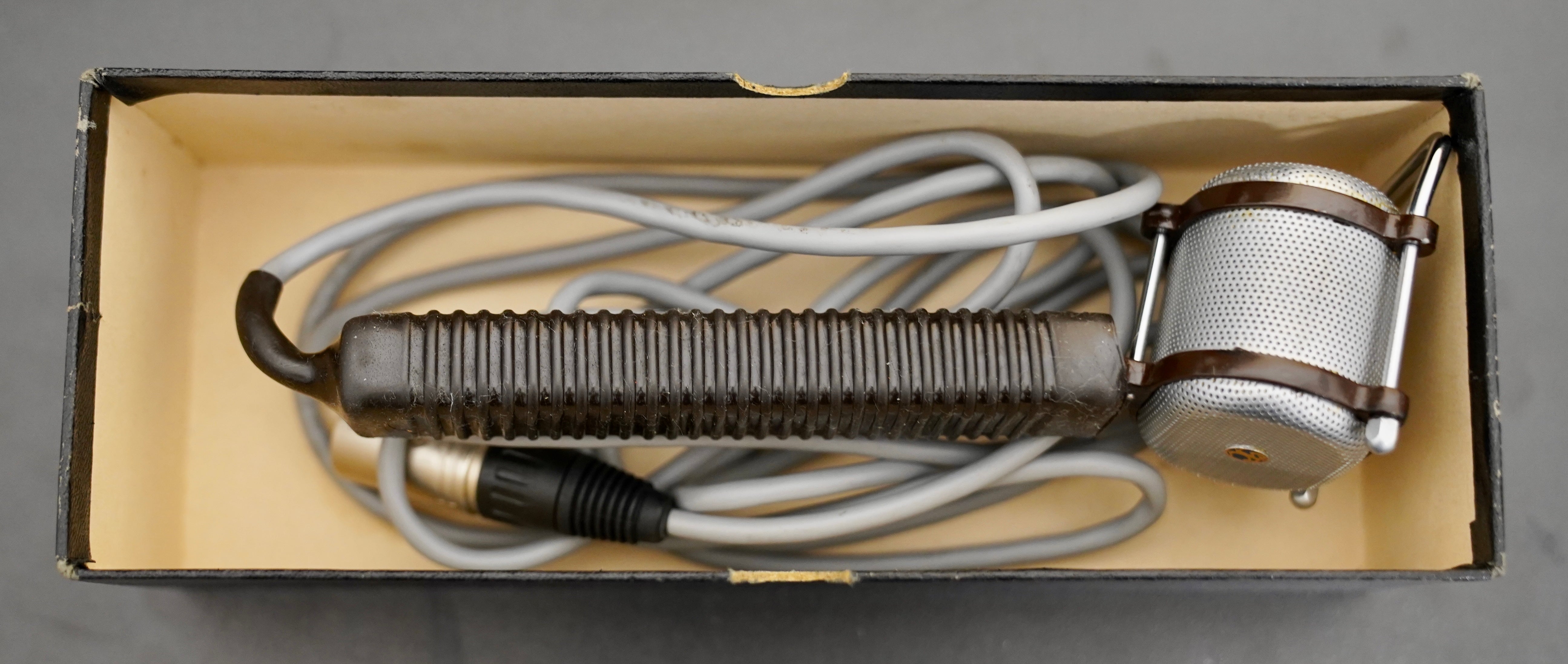 STC 4115 Noise Cancelling Broadcasting Ribbon Microphone