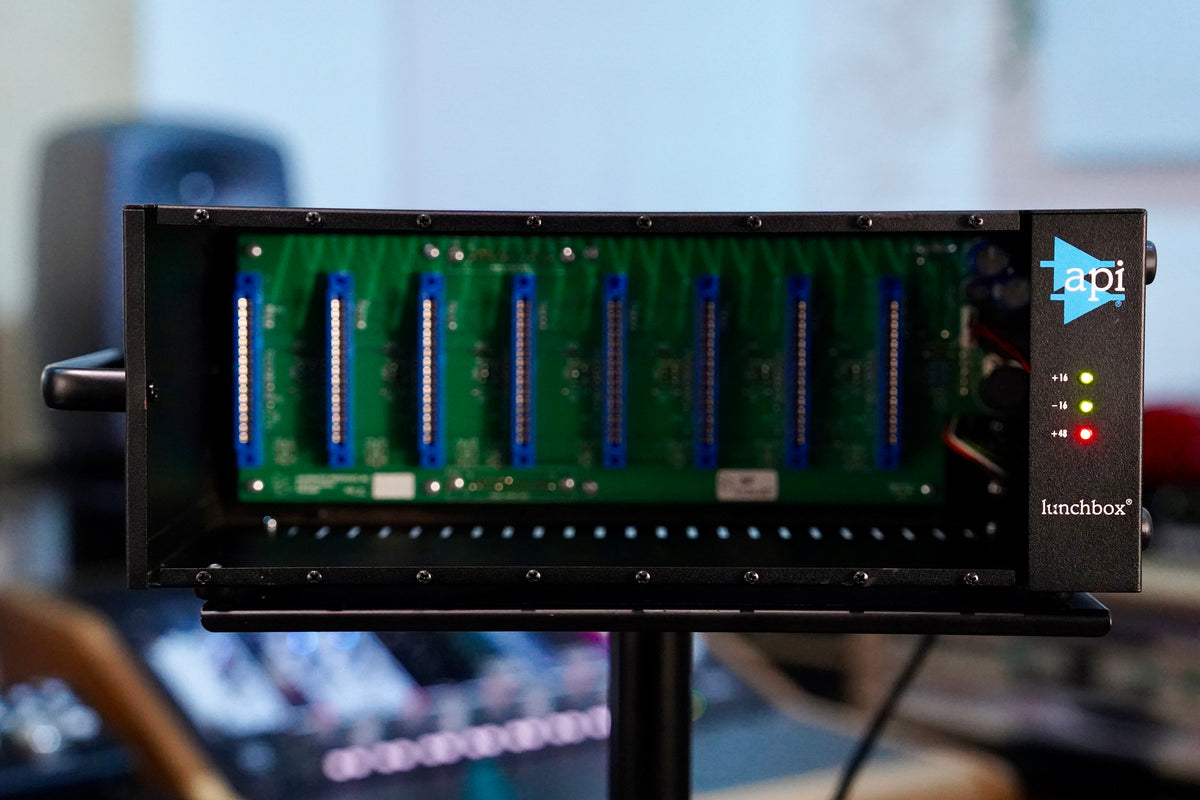 API 500-8P 500 Series Chassis