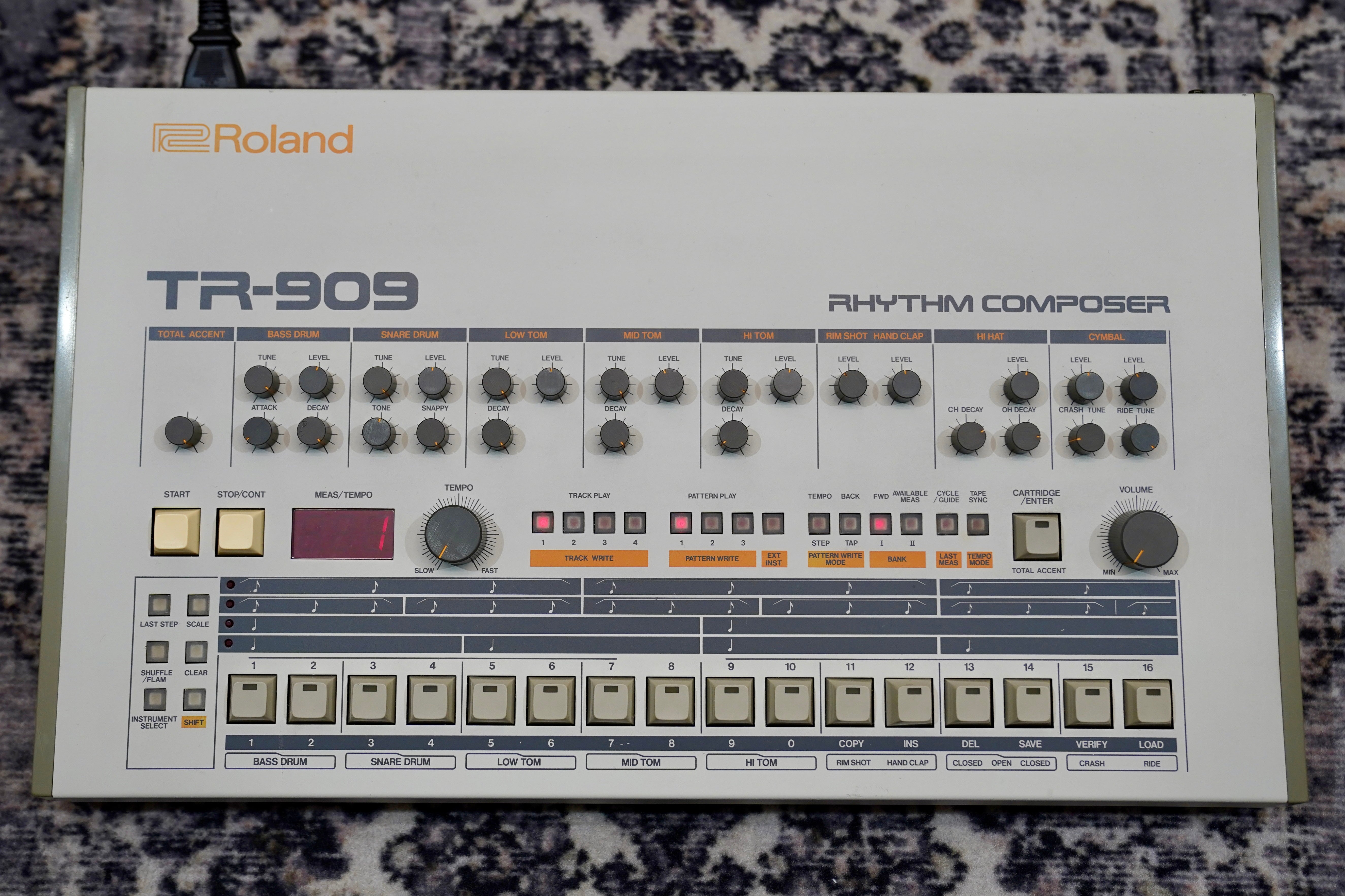 Roland TR-909 Rhythm Composer